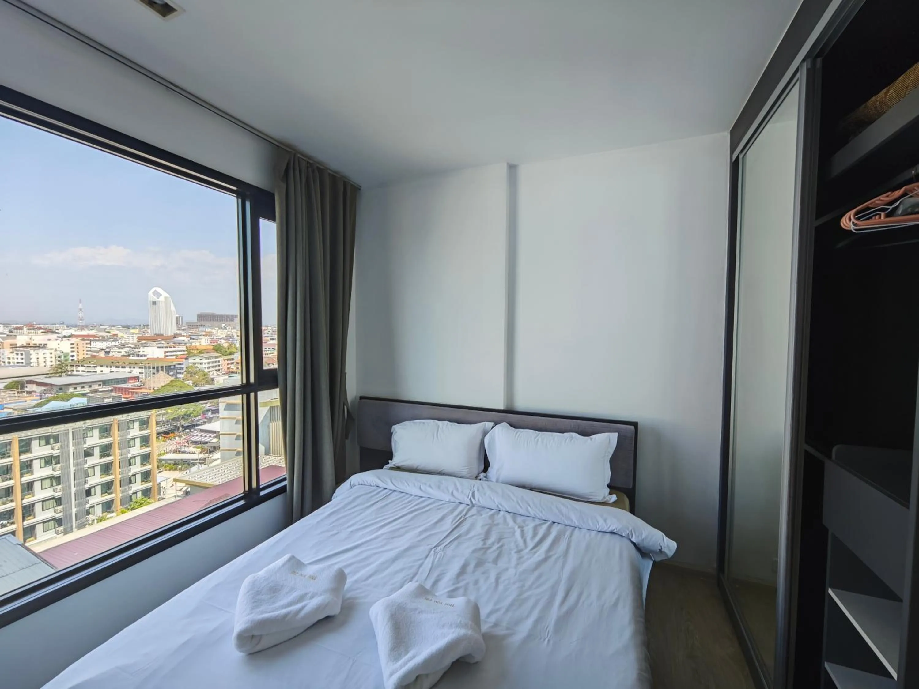 Bed in The Base Central Pattaya Thai