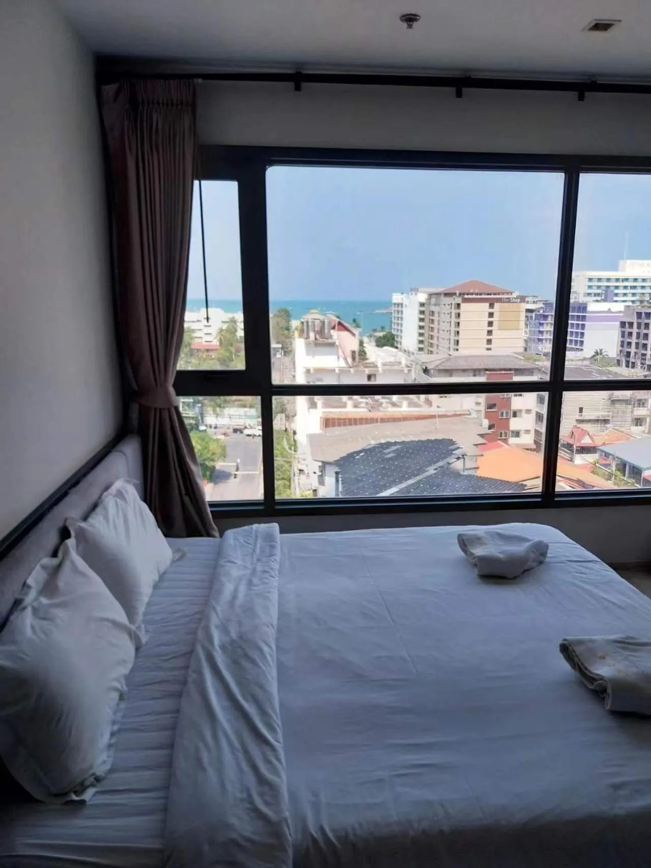 Bedroom, Bed in The Base Central Pattaya Thai