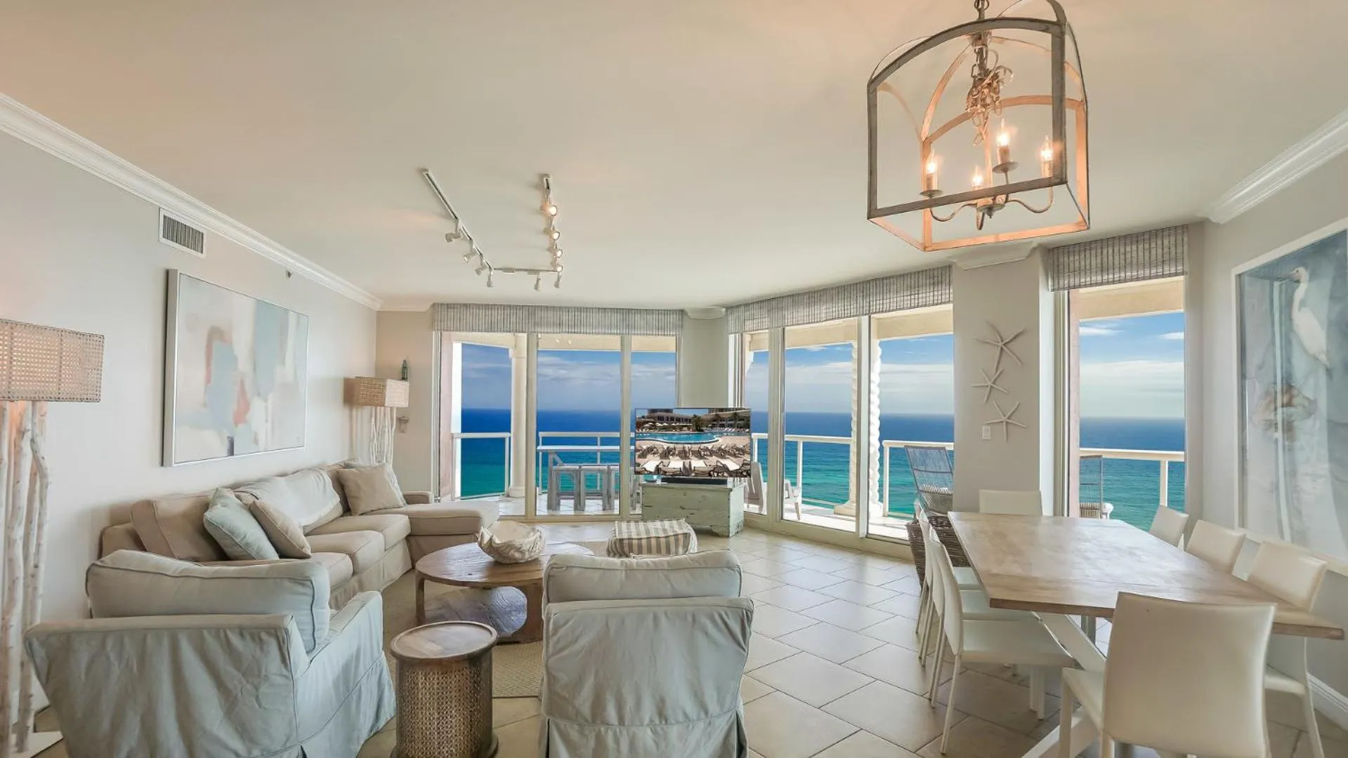 Living room in Portofino Island Resort