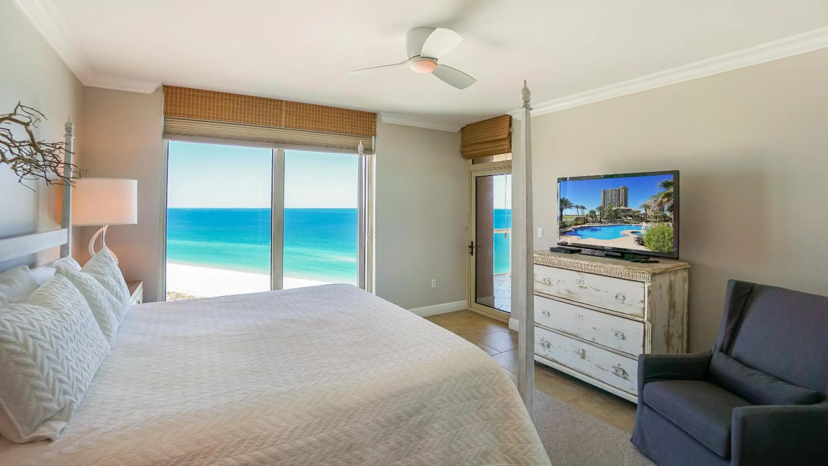 Bedroom, Bed in Portofino Island Resort