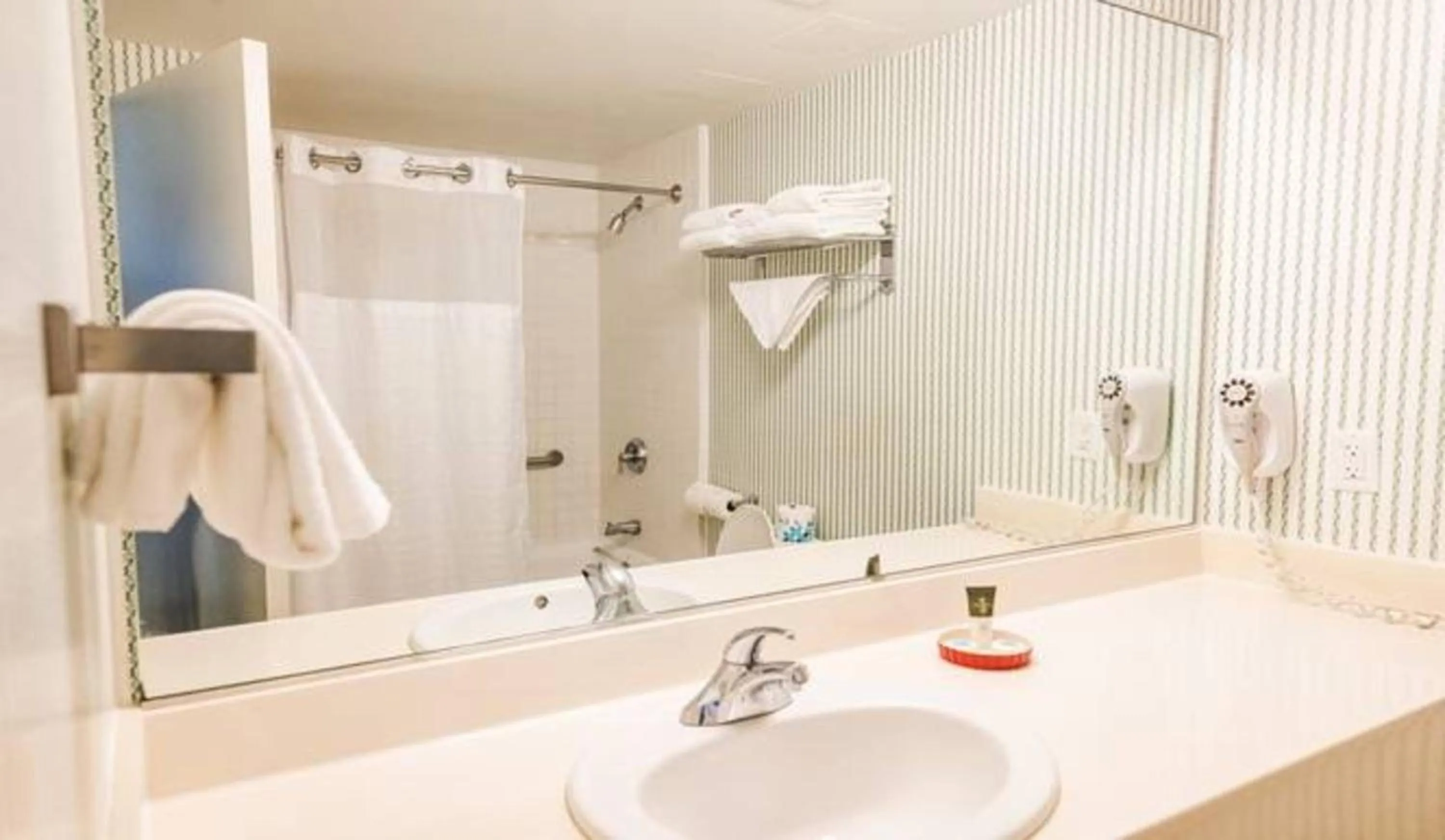 Bathroom in Williamsburg Woodlands Hotel & Suites, an official Colonial Williamsburg Hotel