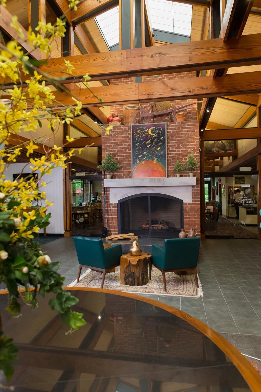 Area and facilities in Williamsburg Woodlands Hotel & Suites, an official Colonial Williamsburg Hotel