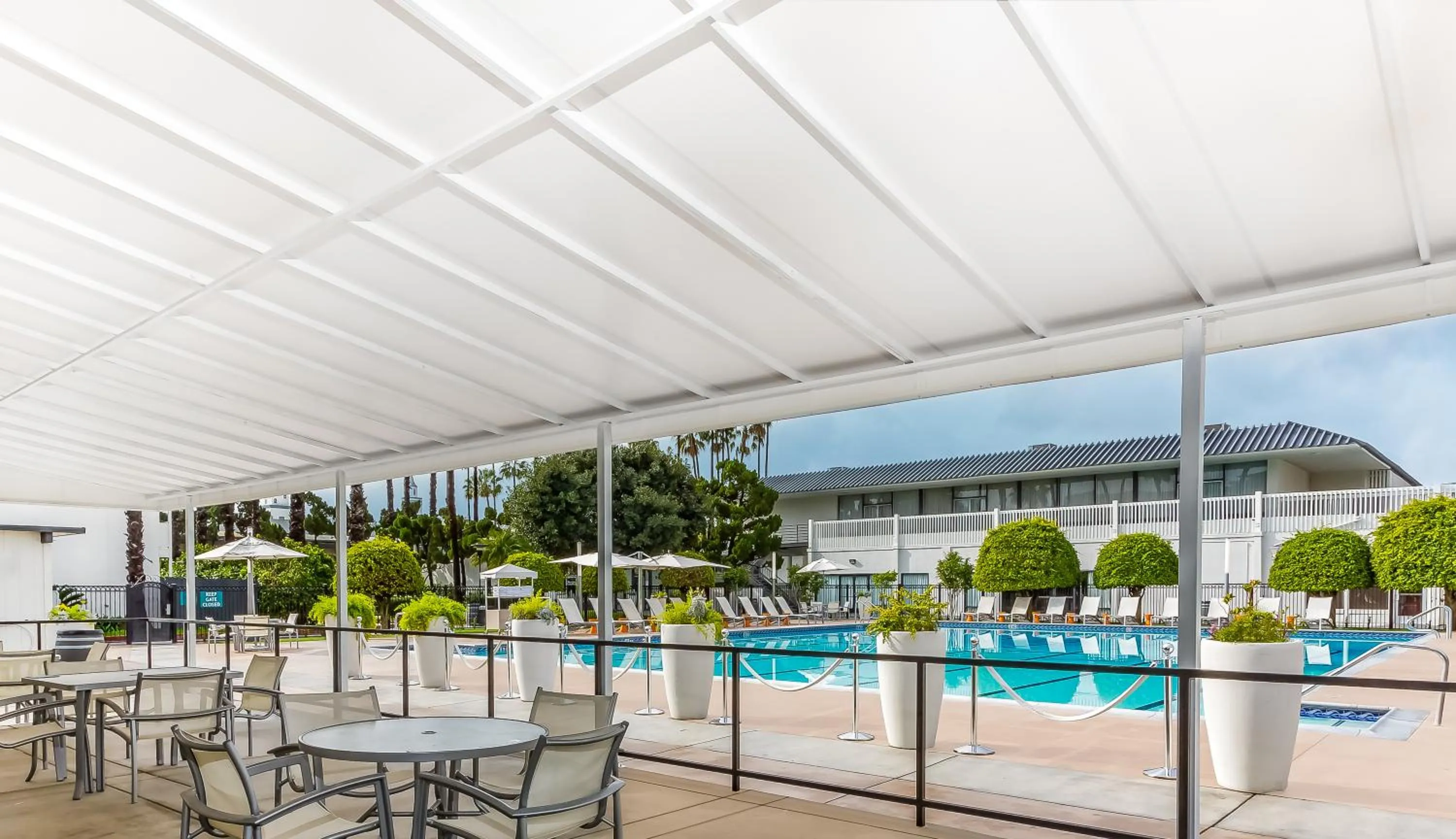 Swimming pool in Anaheim Hotel