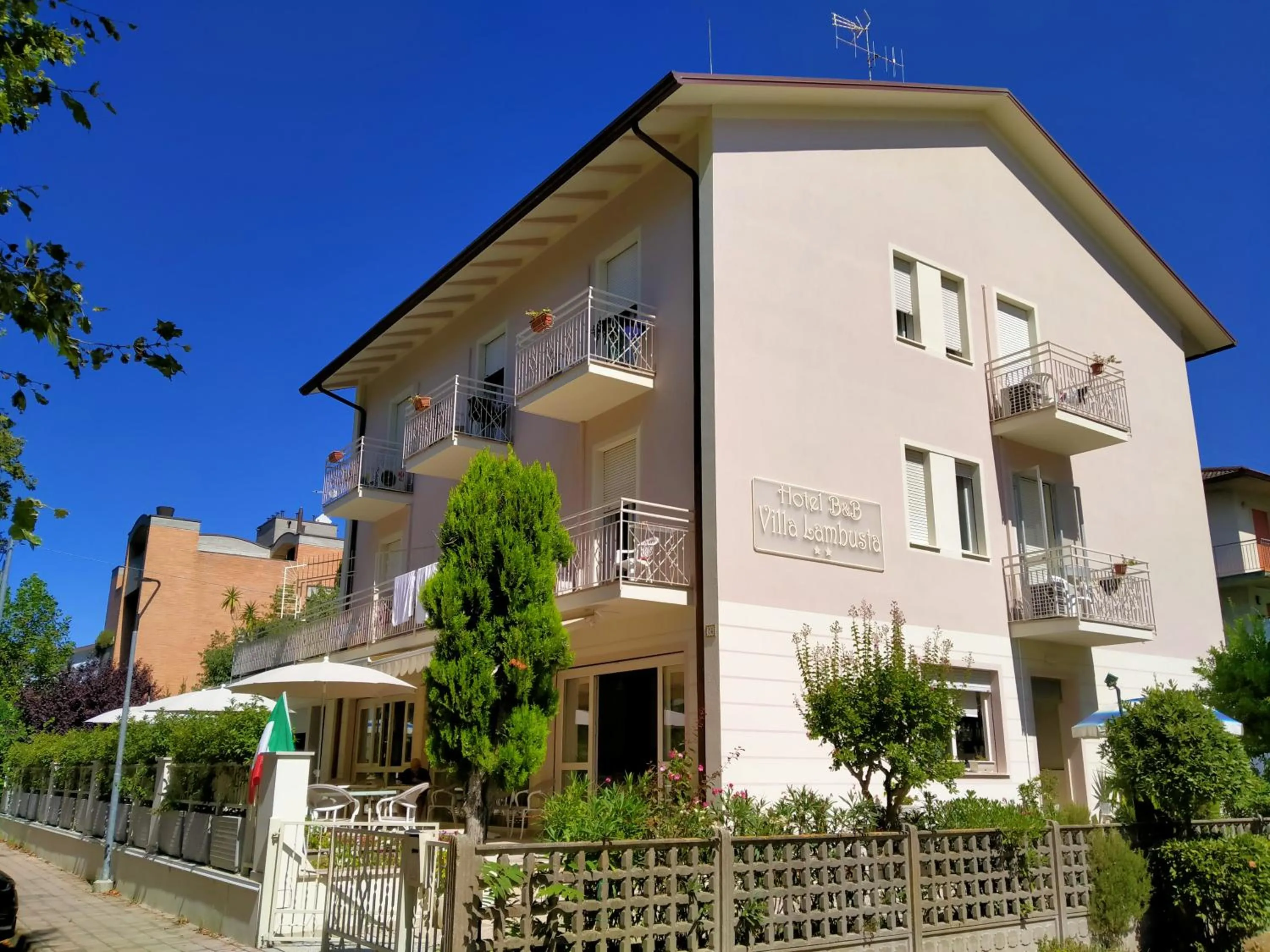 Street view in B&b villa lambusta
