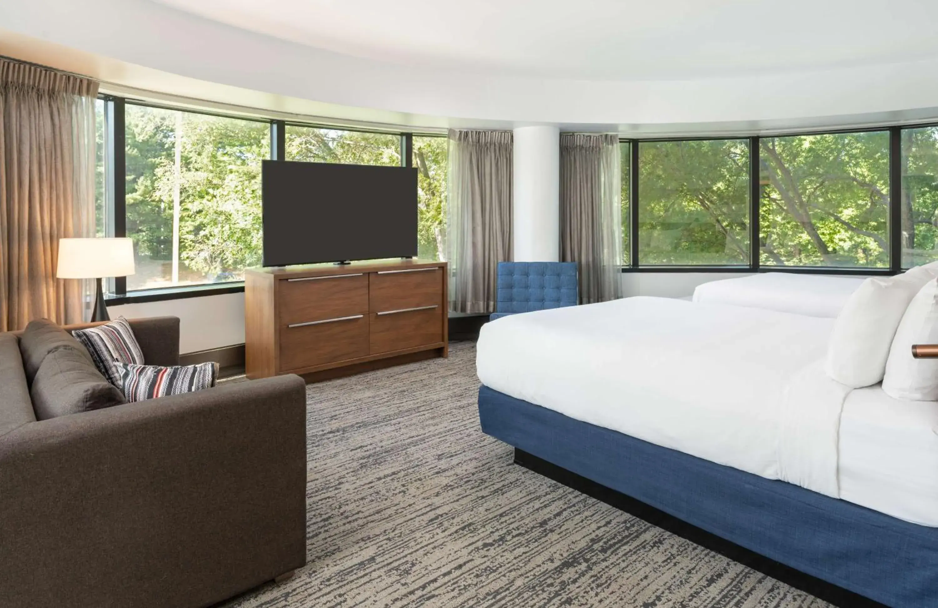 Queen Room with Two Queen Beds and Panoramic View in Hilton Fairfax, Va Queen Room with Two Queen Beds and Panoramic View in Hilton Fairfax, Va