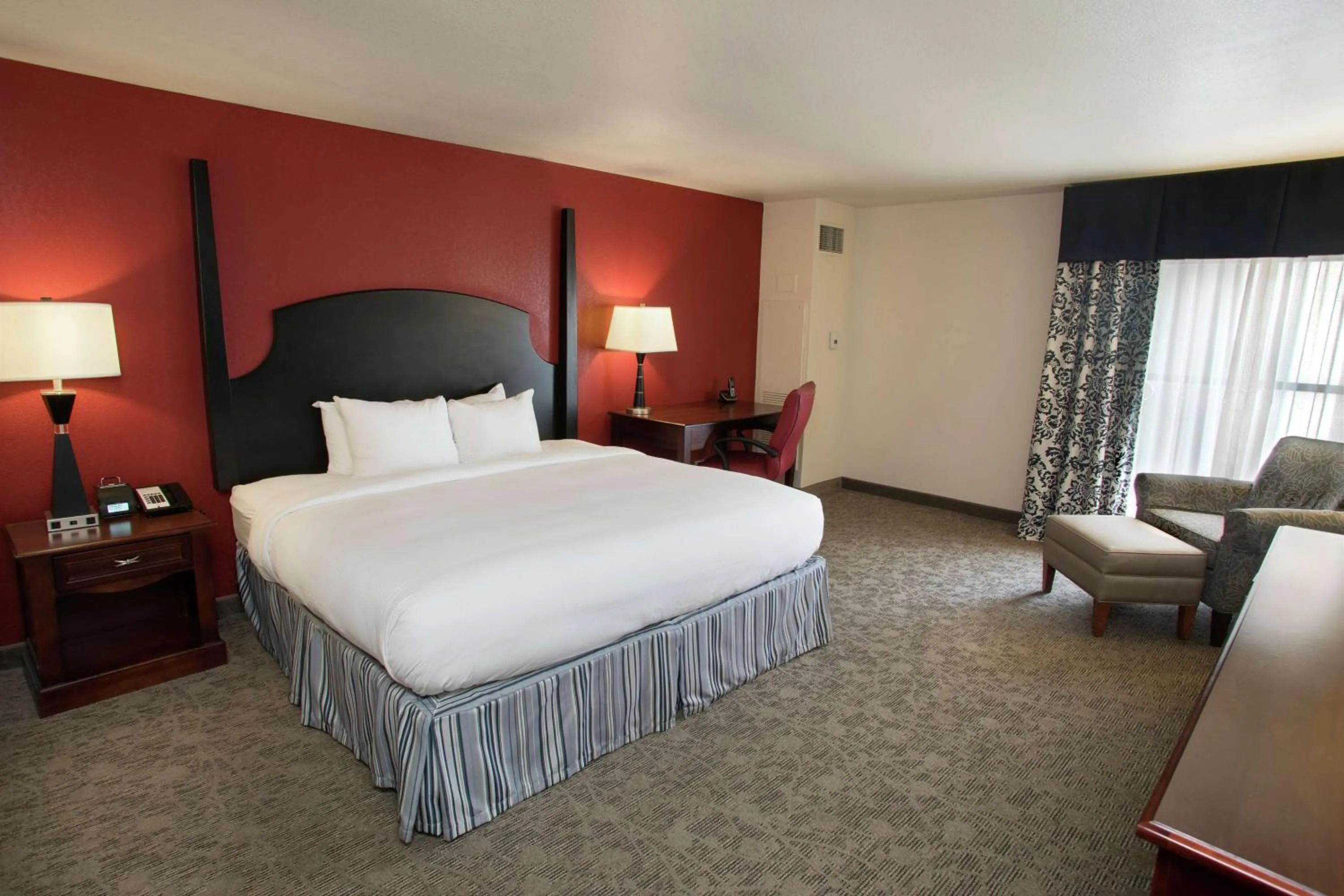 Bed in President Abraham Lincoln - A Doubletree by Hilton Hotel