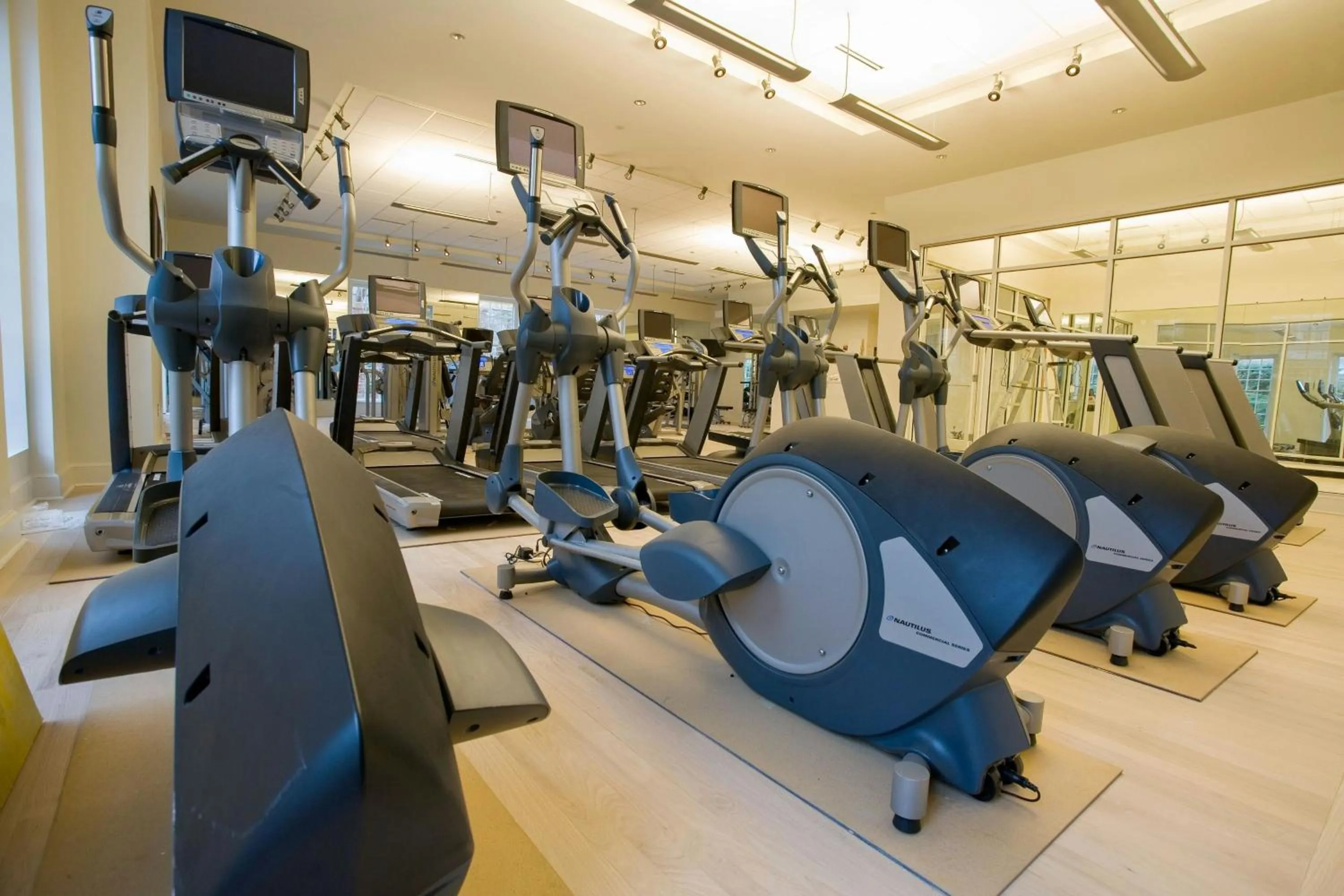 Fitness centre/facilities in Williamsburg Lodge, Autograph Collection