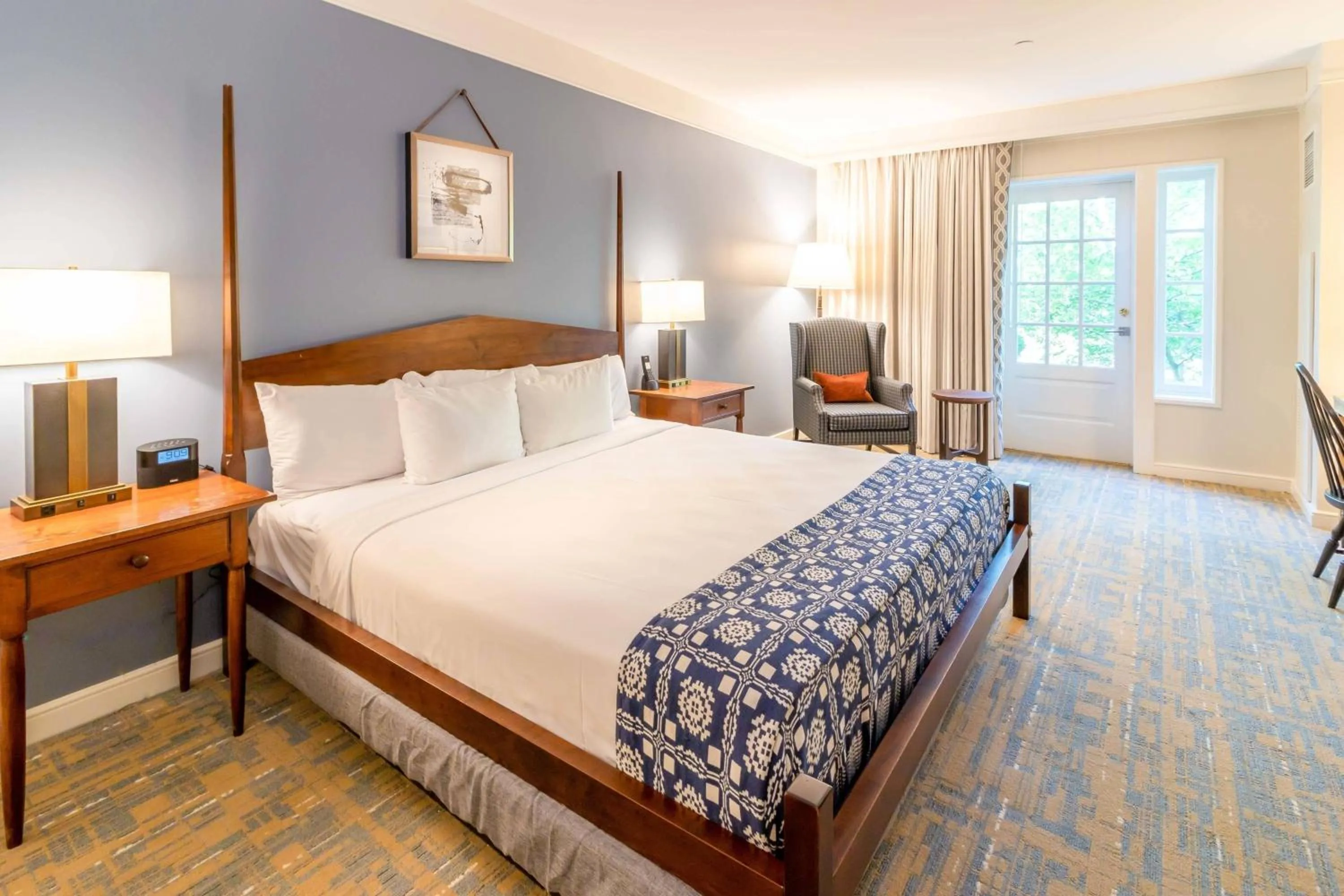 Photo of the whole room, Bed in Williamsburg Lodge, Autograph Collection