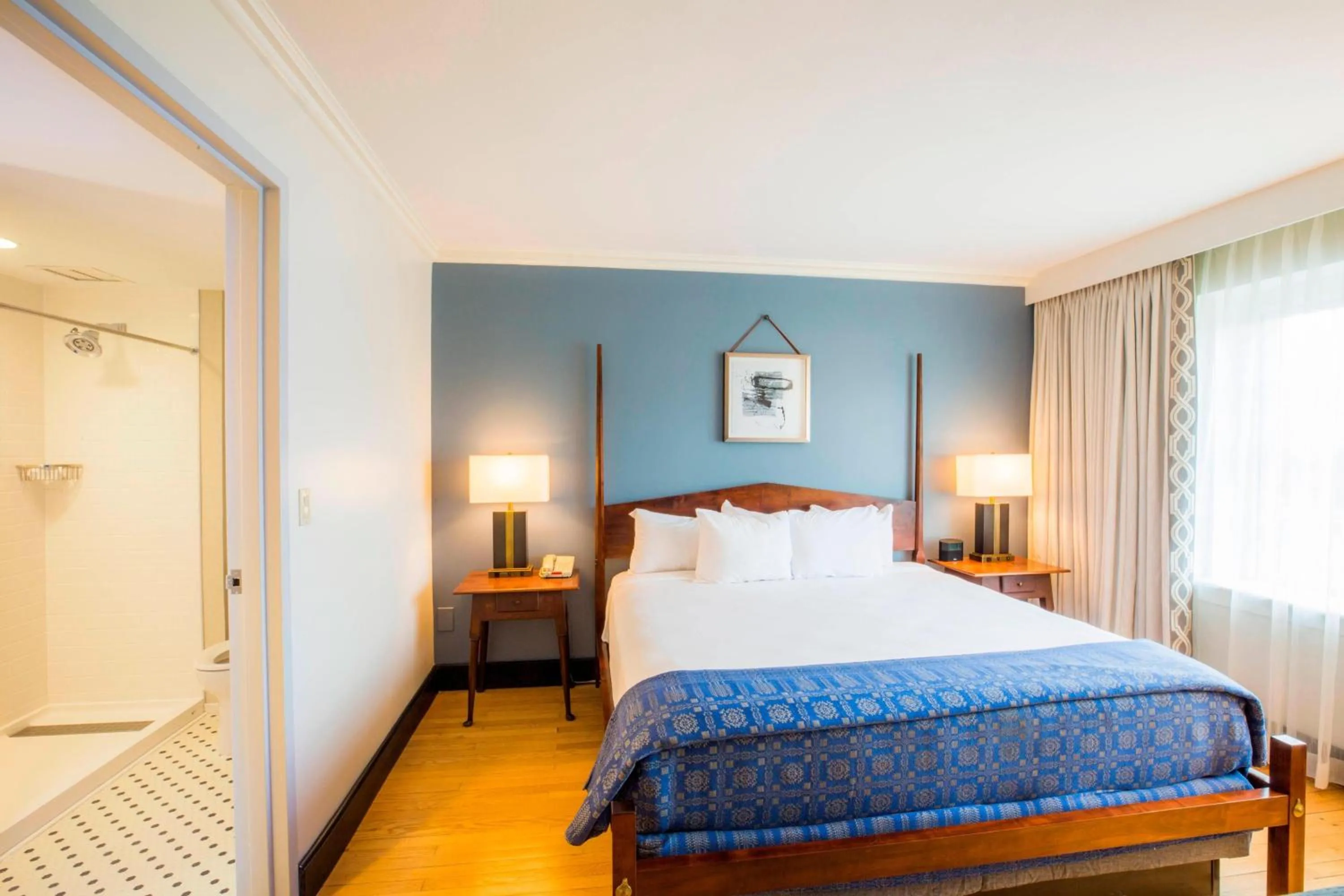 Bedroom, Bed in Williamsburg Lodge, Autograph Collection