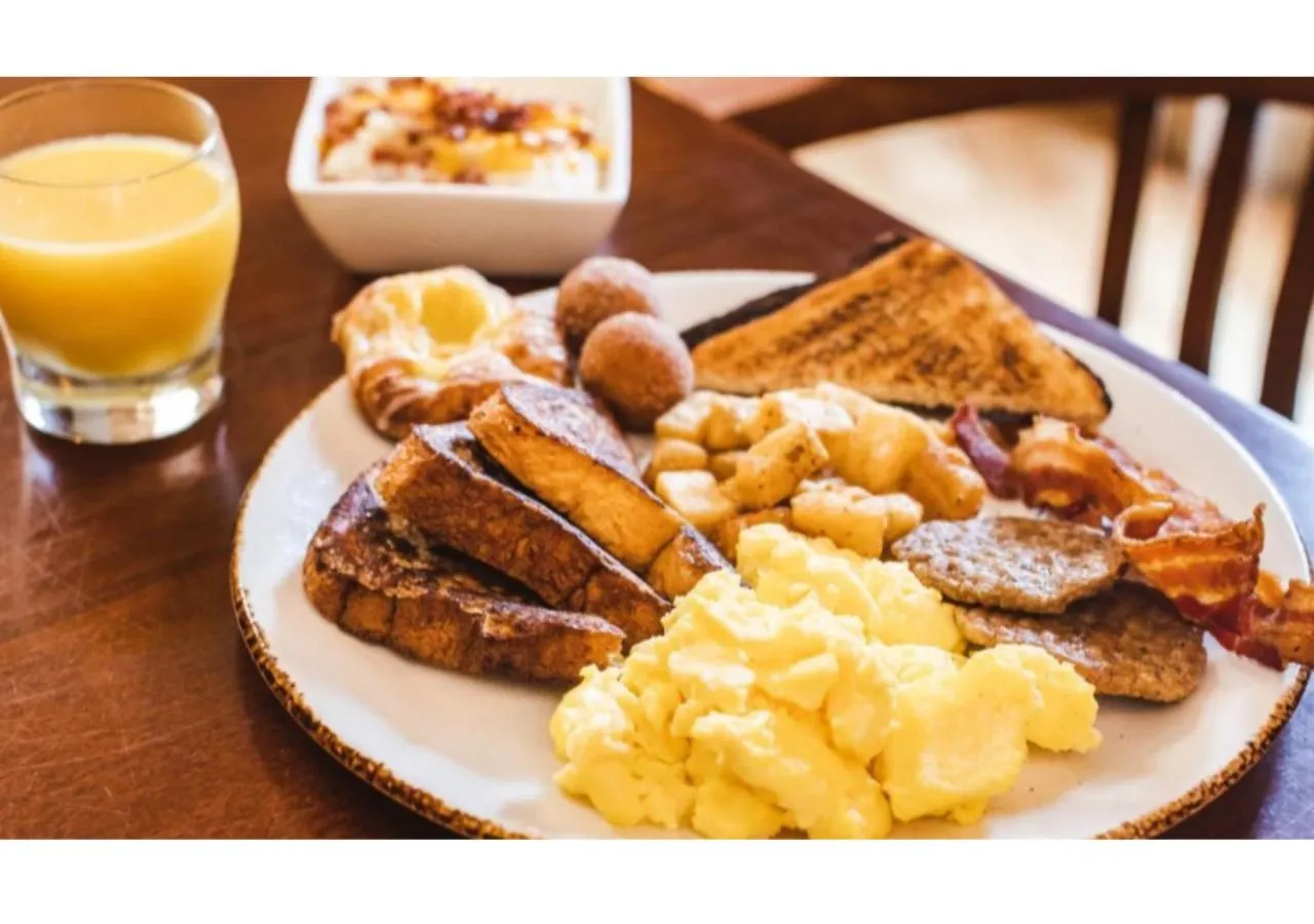 Breakfast in Williamsburg Lodge, Autograph Collection