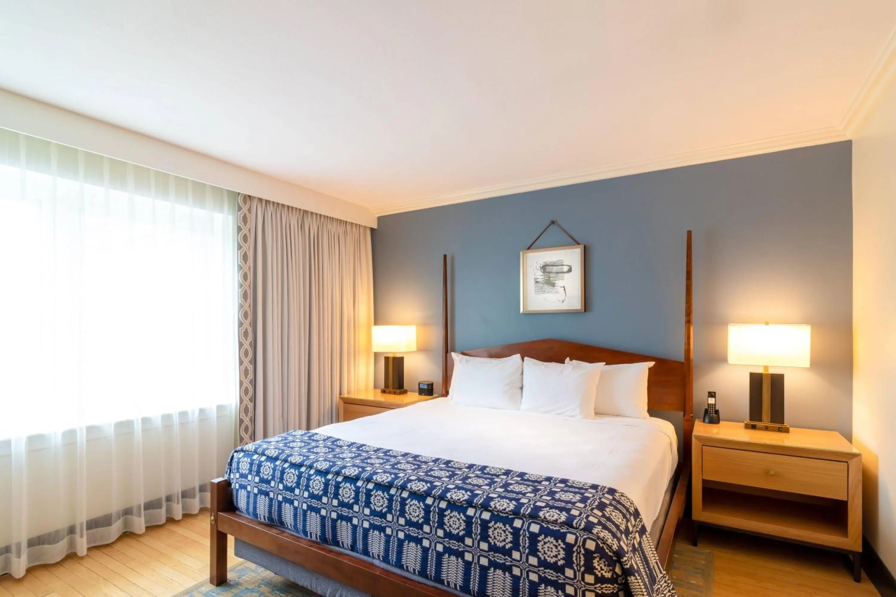 Bedroom, Bed in Williamsburg Lodge, Autograph Collection