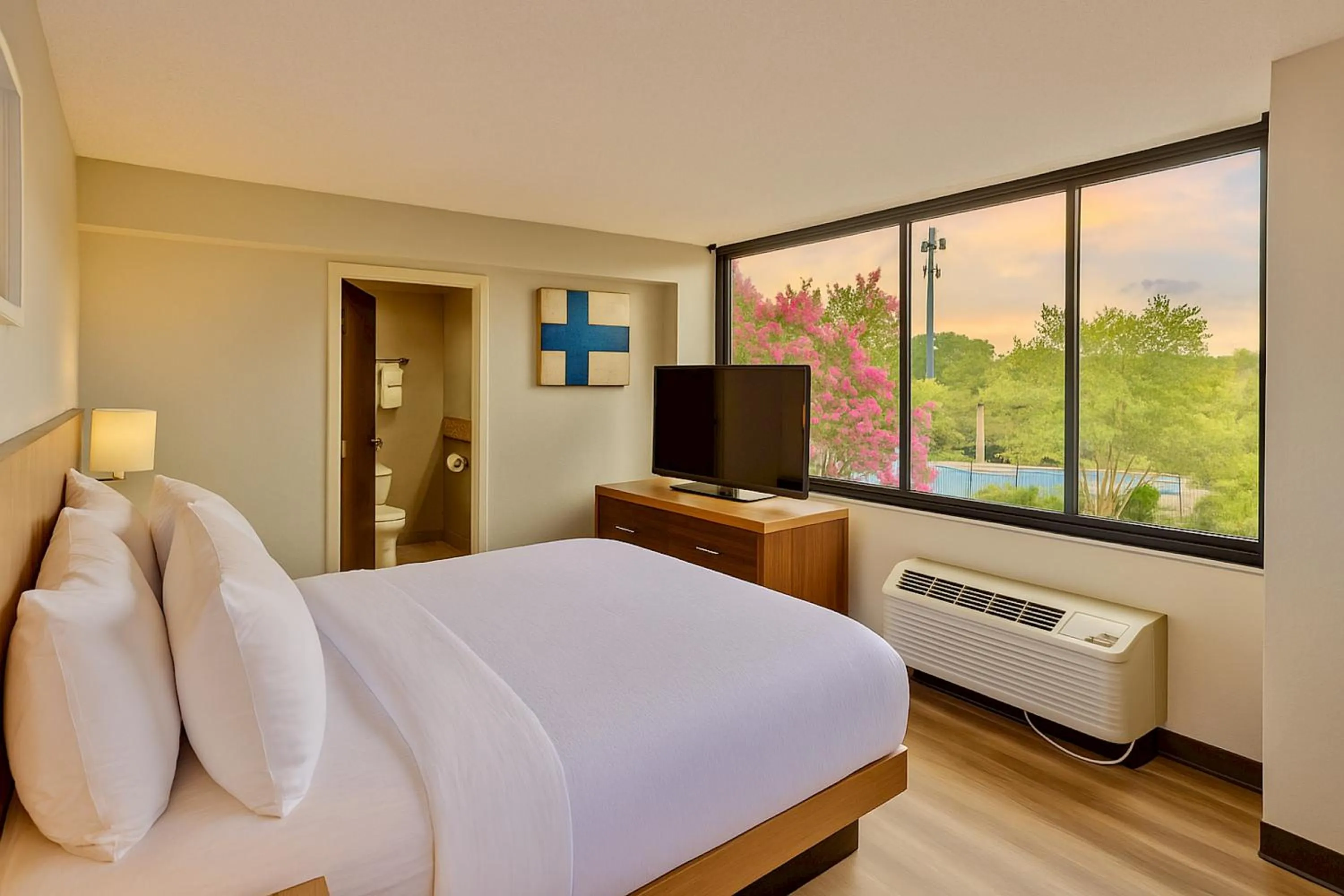 Bed in Solomons Inn Resort and Marina