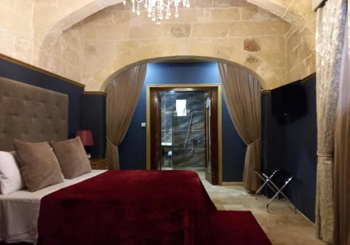 Bed in Julina Boutique Living