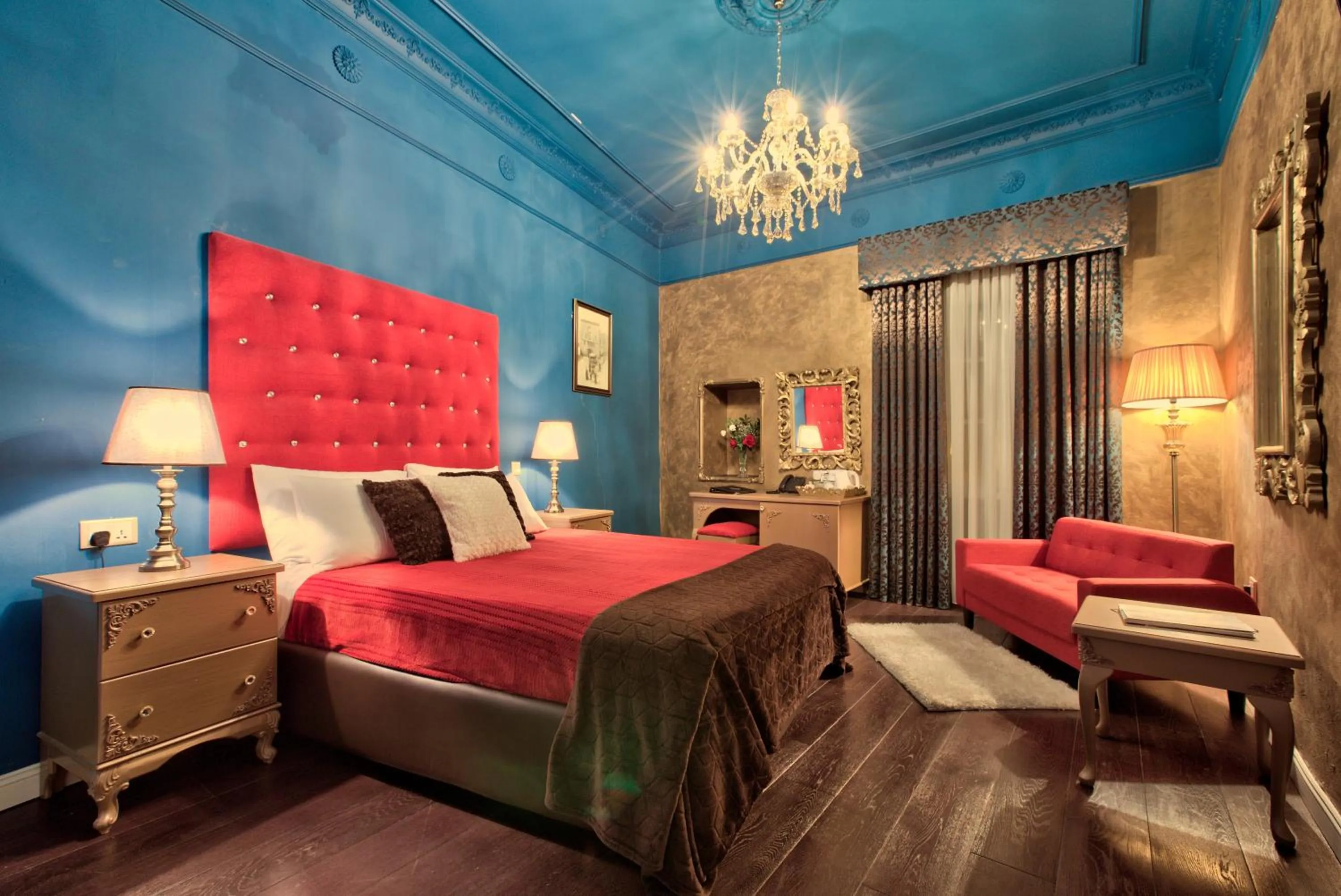 Bed in Julina Boutique Living