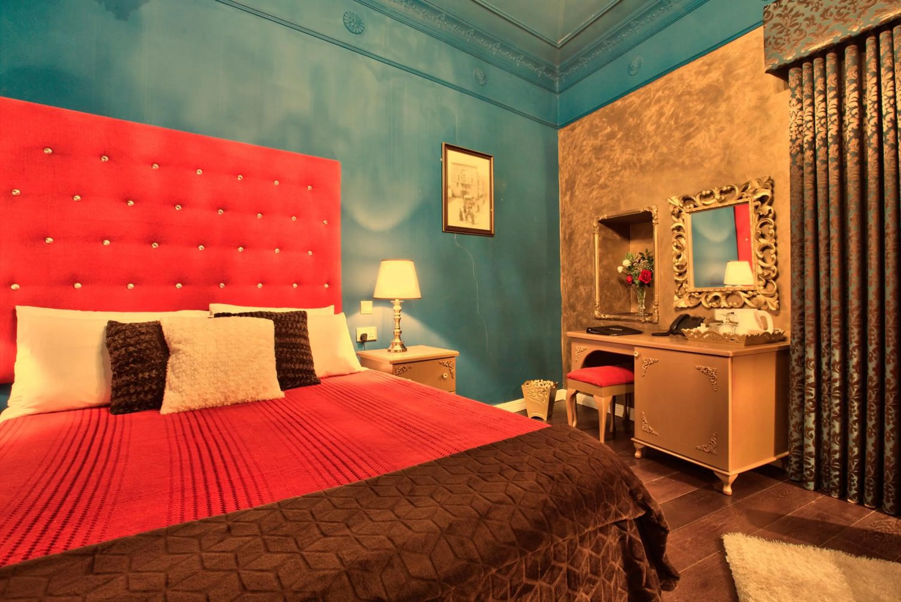 Bed in Julina Boutique Living