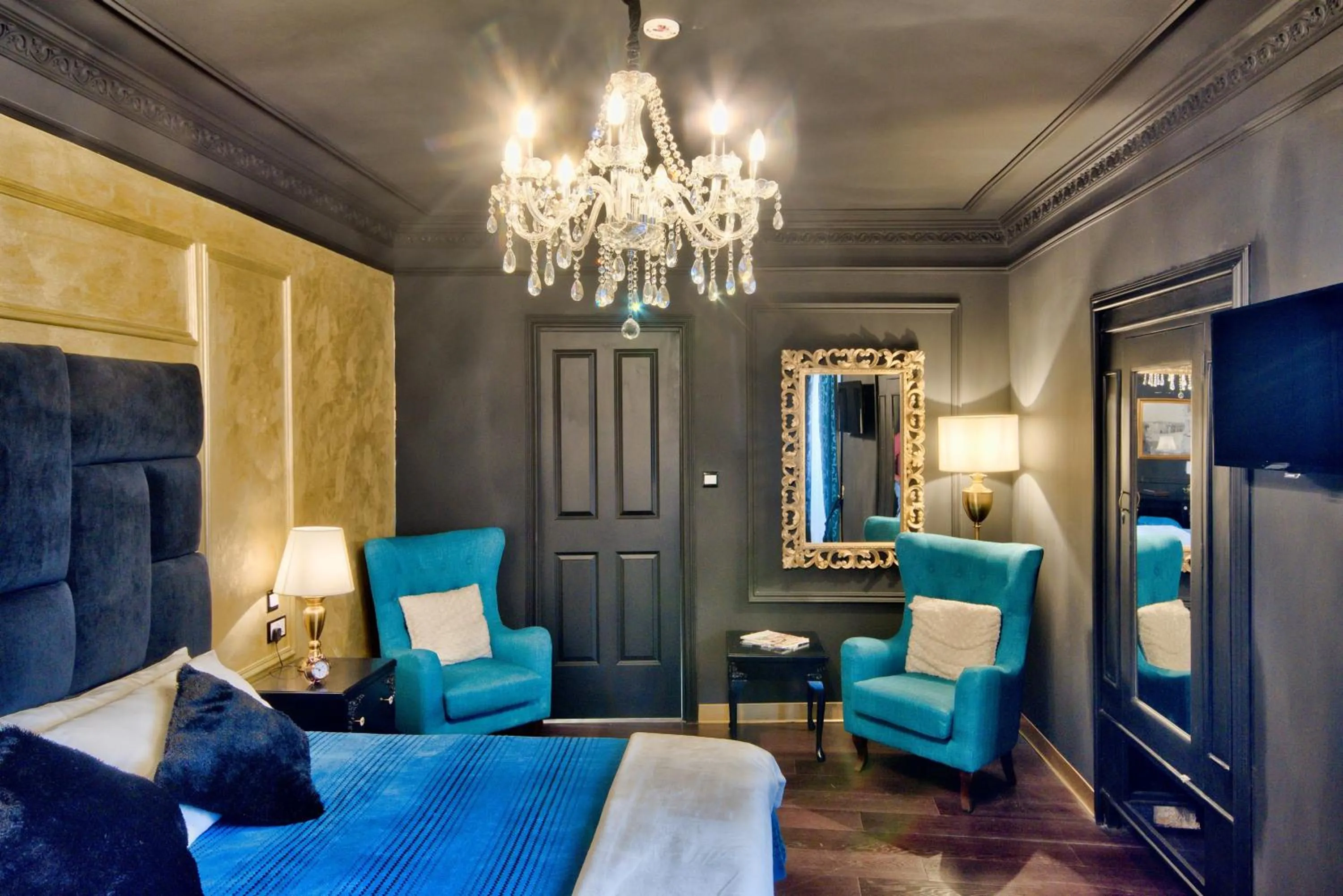 Bed in Julina Boutique Living