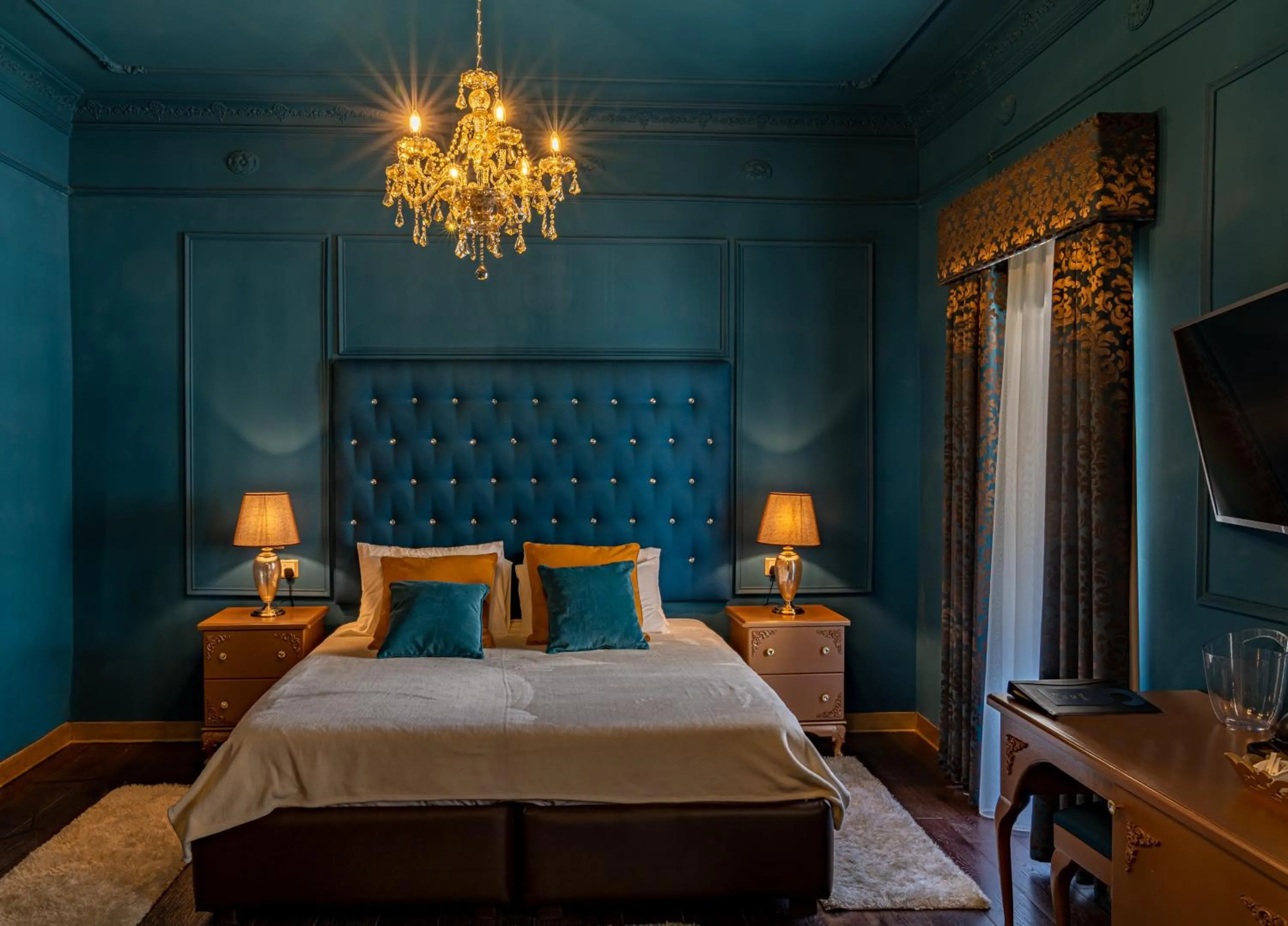 Bed in Julina Boutique Living