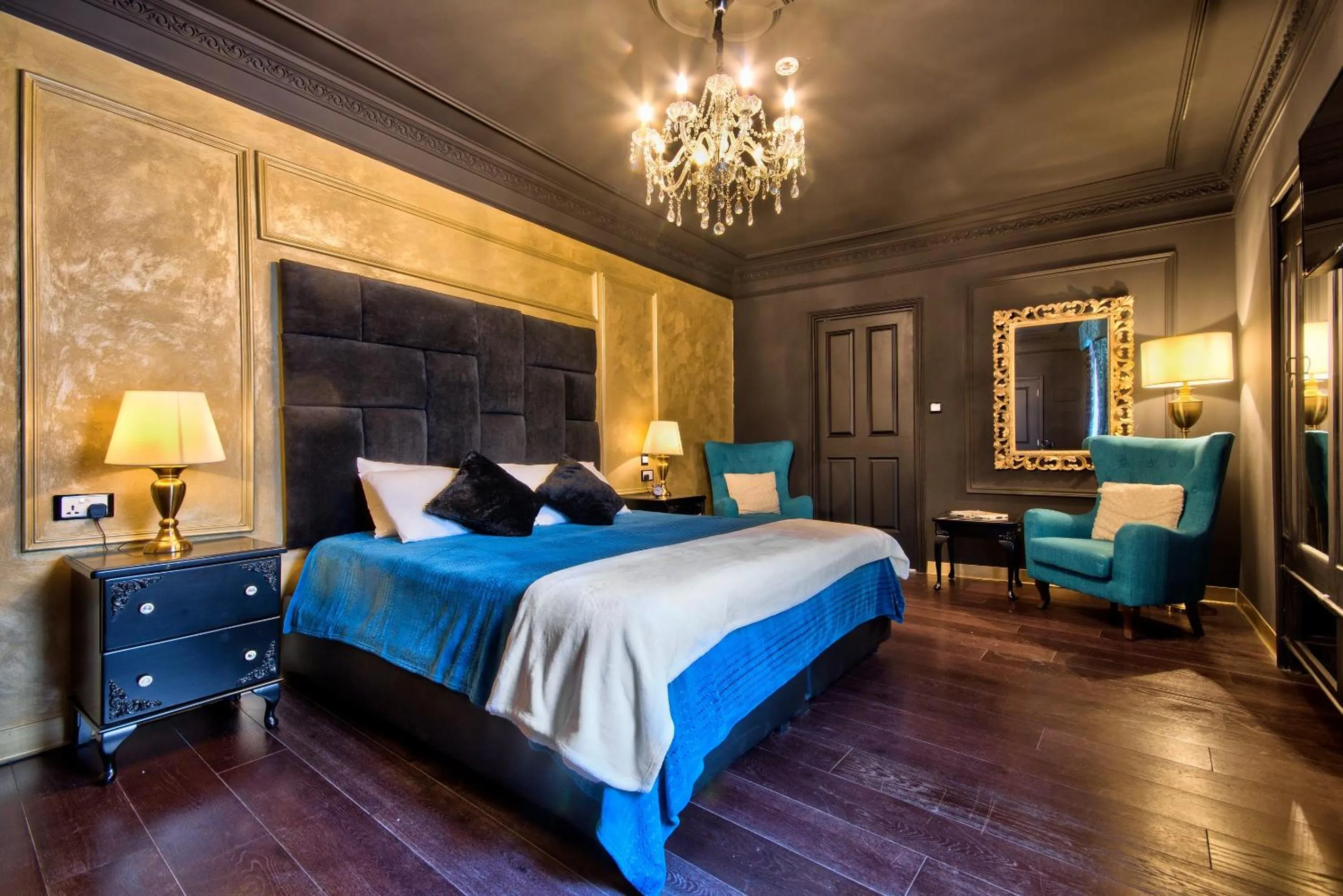 Bed in Julina Boutique Living