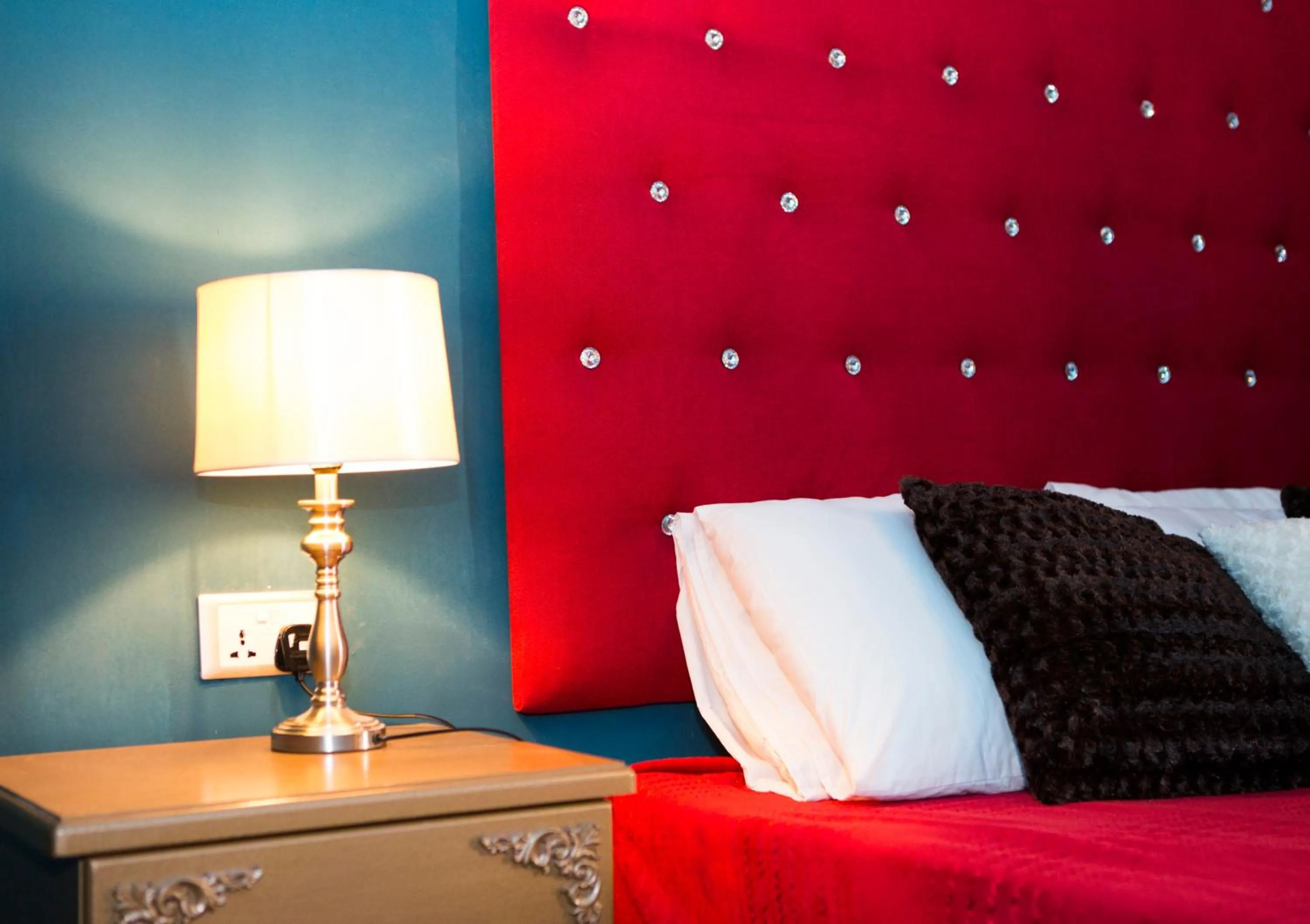 Bed in Julina Boutique Living