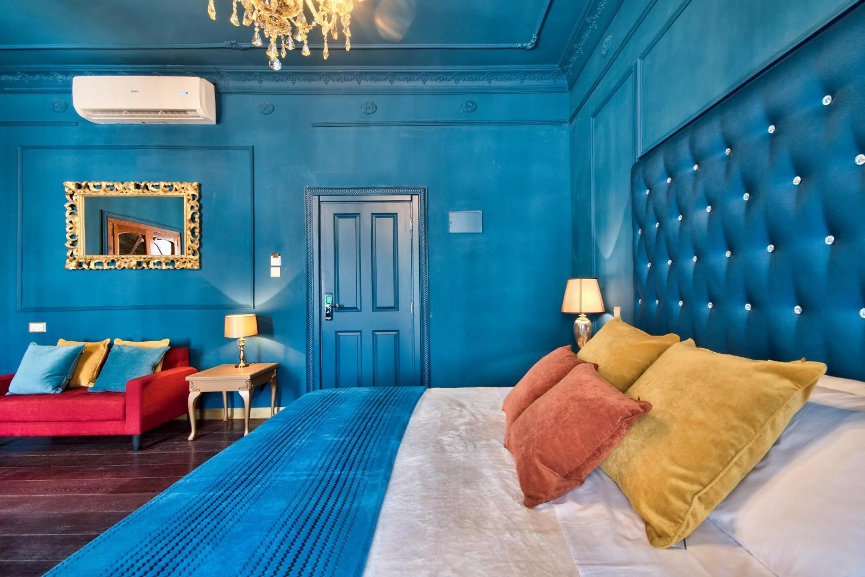 Bed in Julina Boutique Living