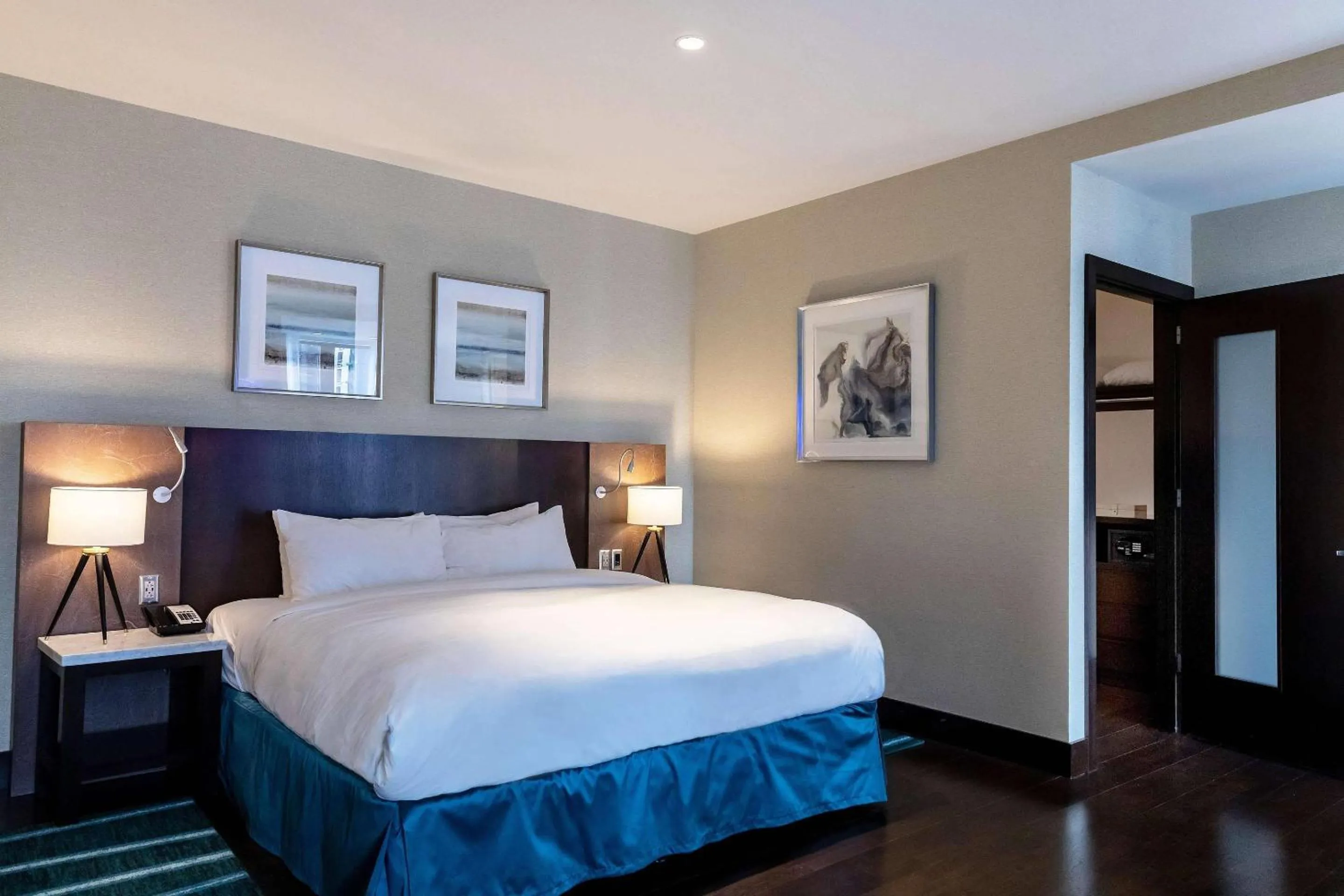 Bedroom, Bed in Radisson Blu Aqua Hotel, Chicago