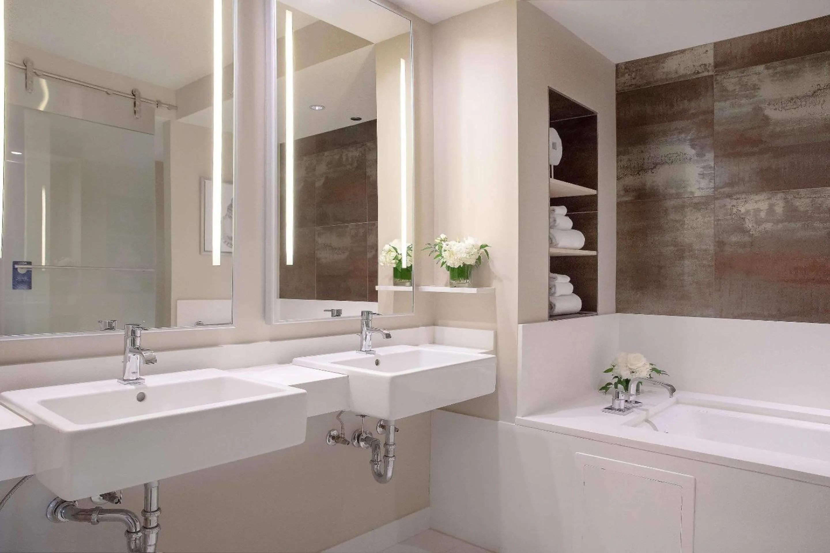 Bedroom in Radisson Blu Aqua Hotel, Chicago