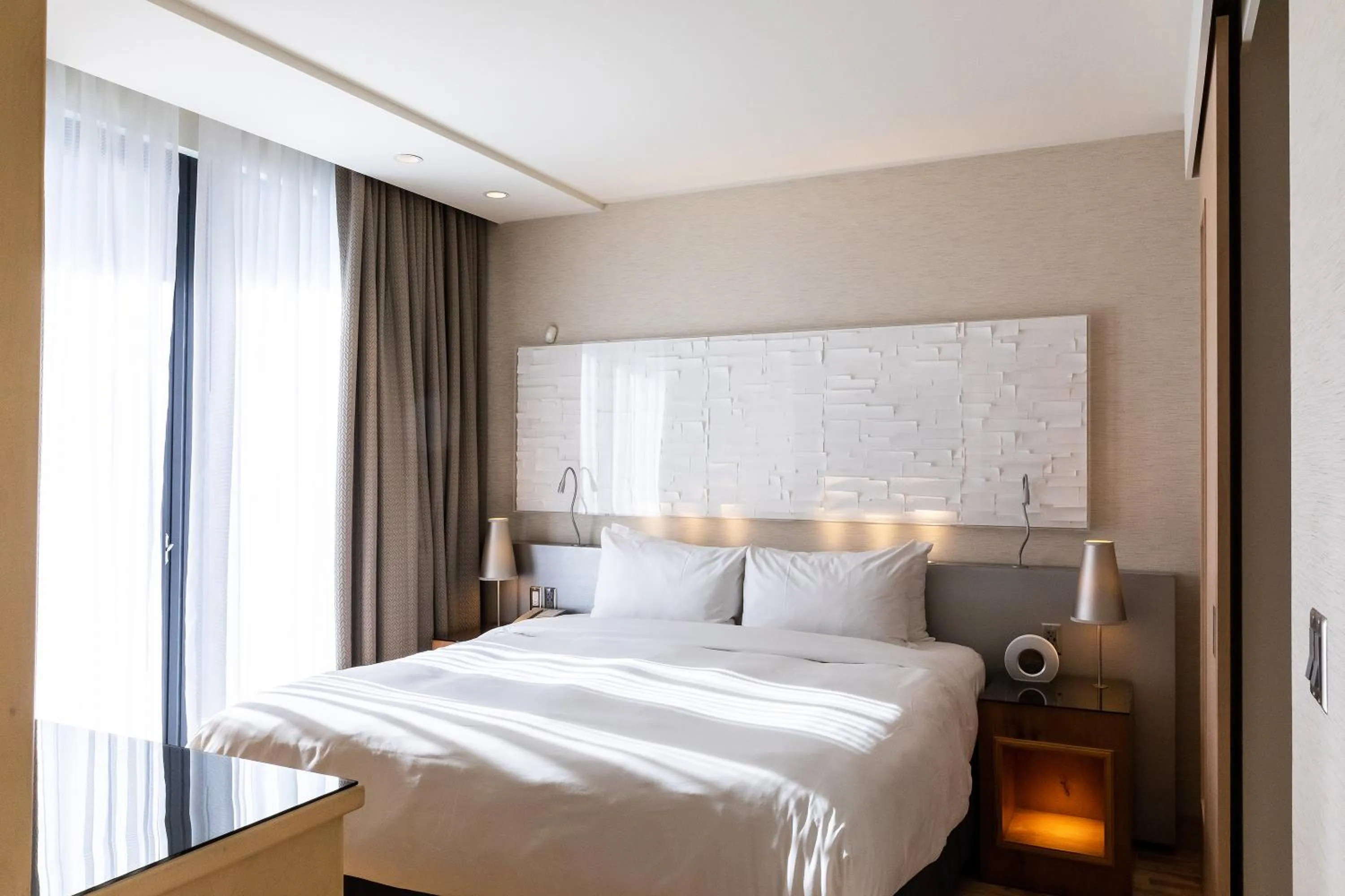 Bedroom, Bed in Radisson Blu Aqua Hotel, Chicago