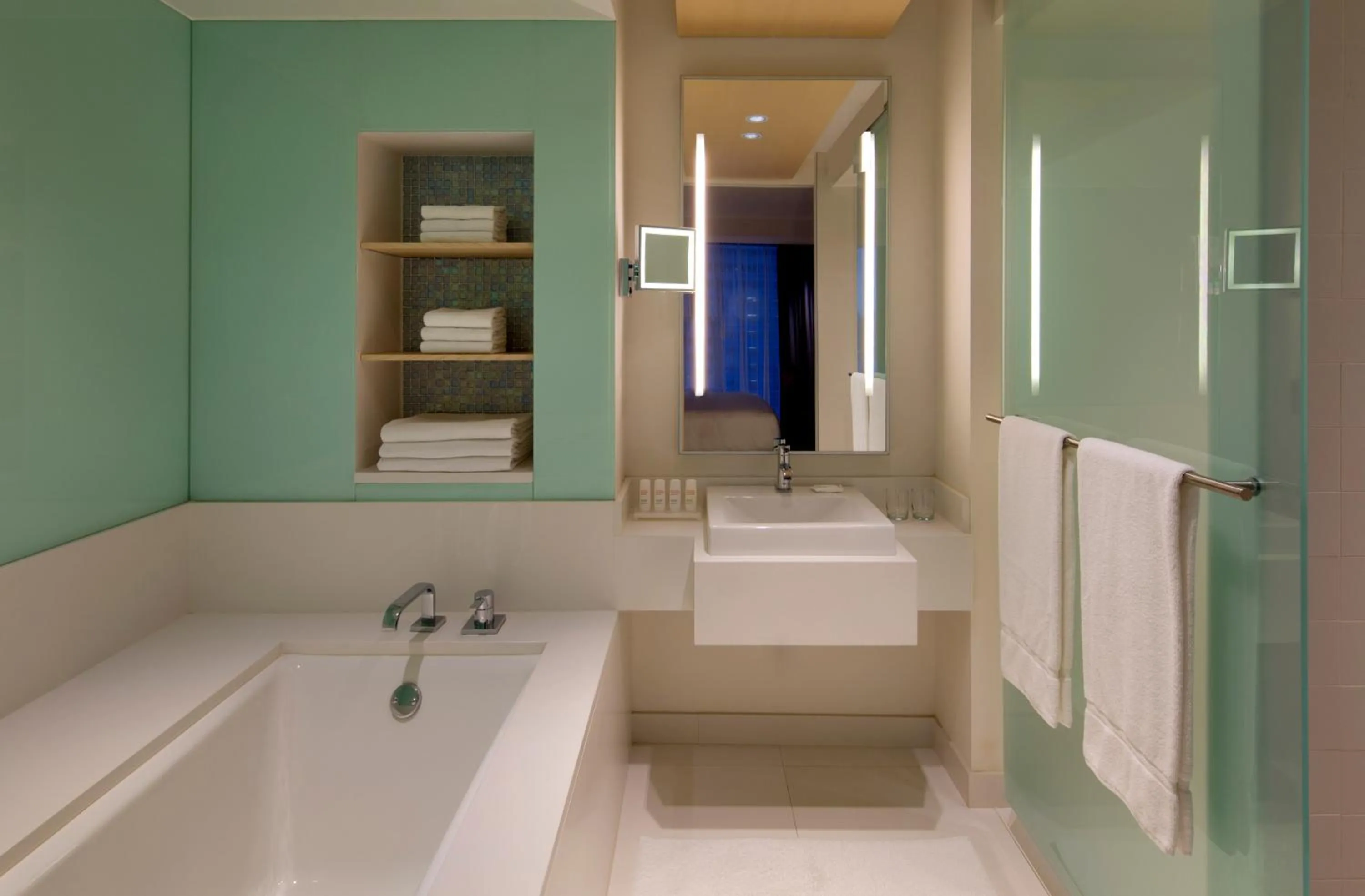 Bathroom in Radisson Blu Aqua Hotel, Chicago