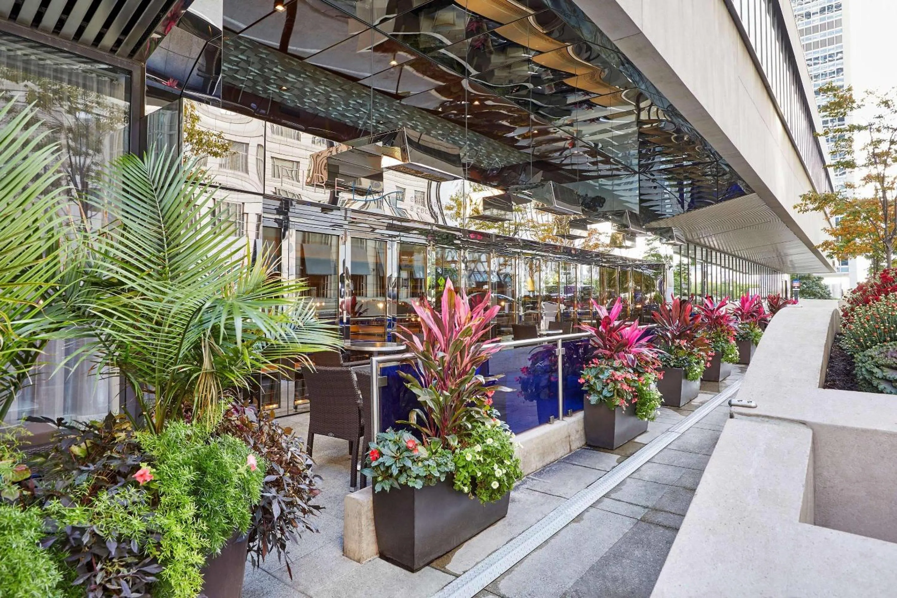 Restaurant/places to eat in Radisson Blu Aqua Hotel, Chicago