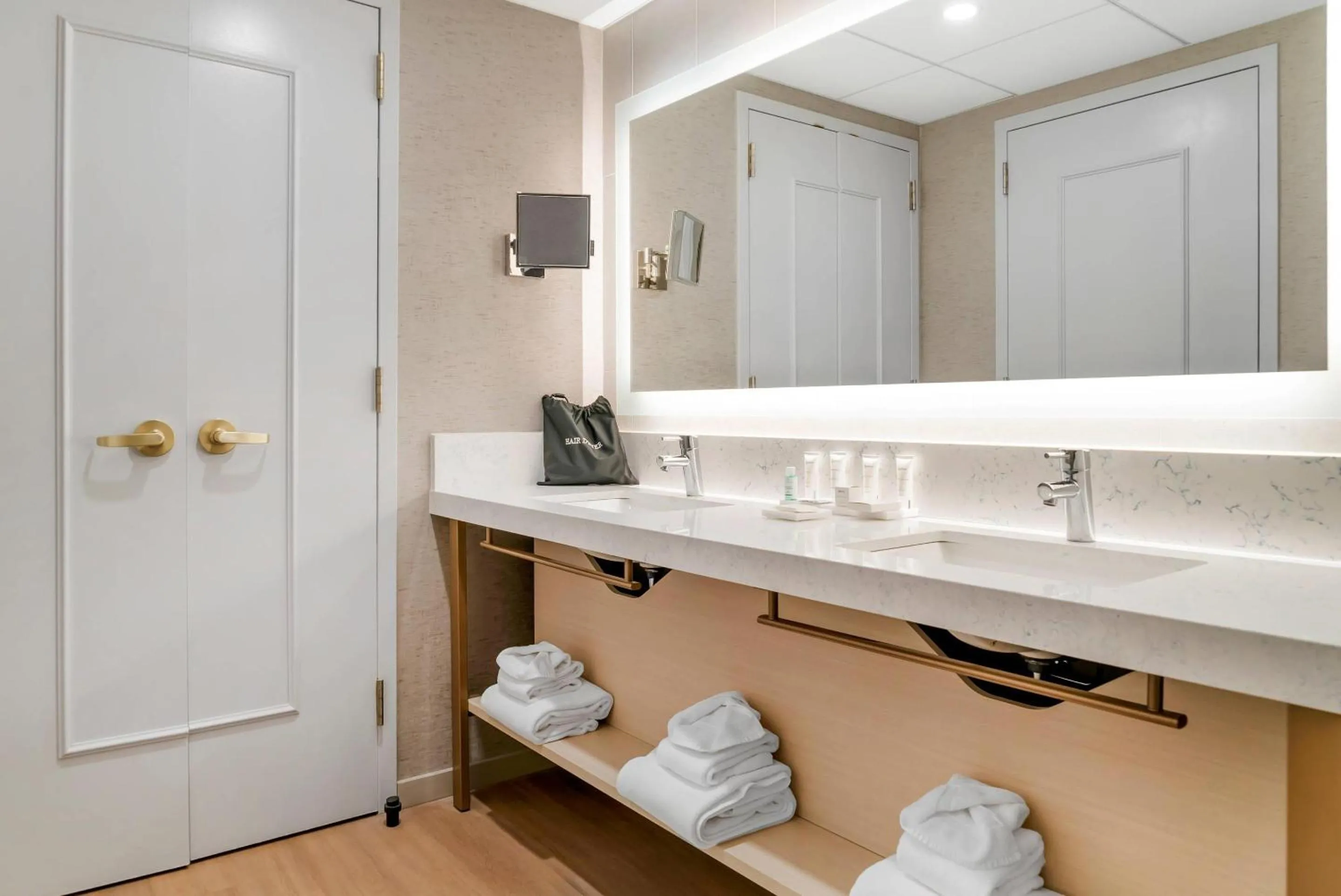 Bedroom in Radisson Plaza Hotel at Kalamazoo Center