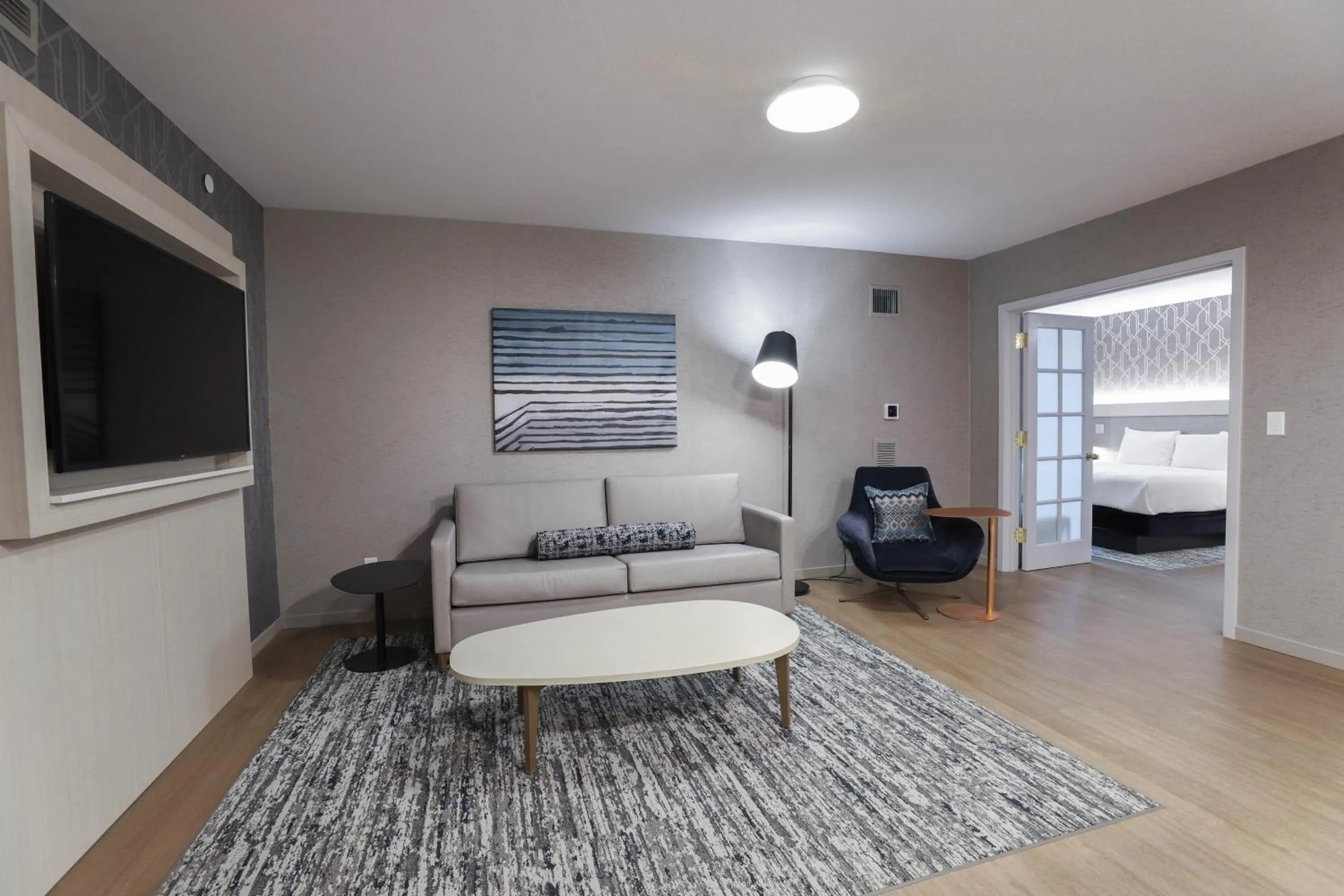 Living room in Radisson Plaza Hotel at Kalamazoo Center