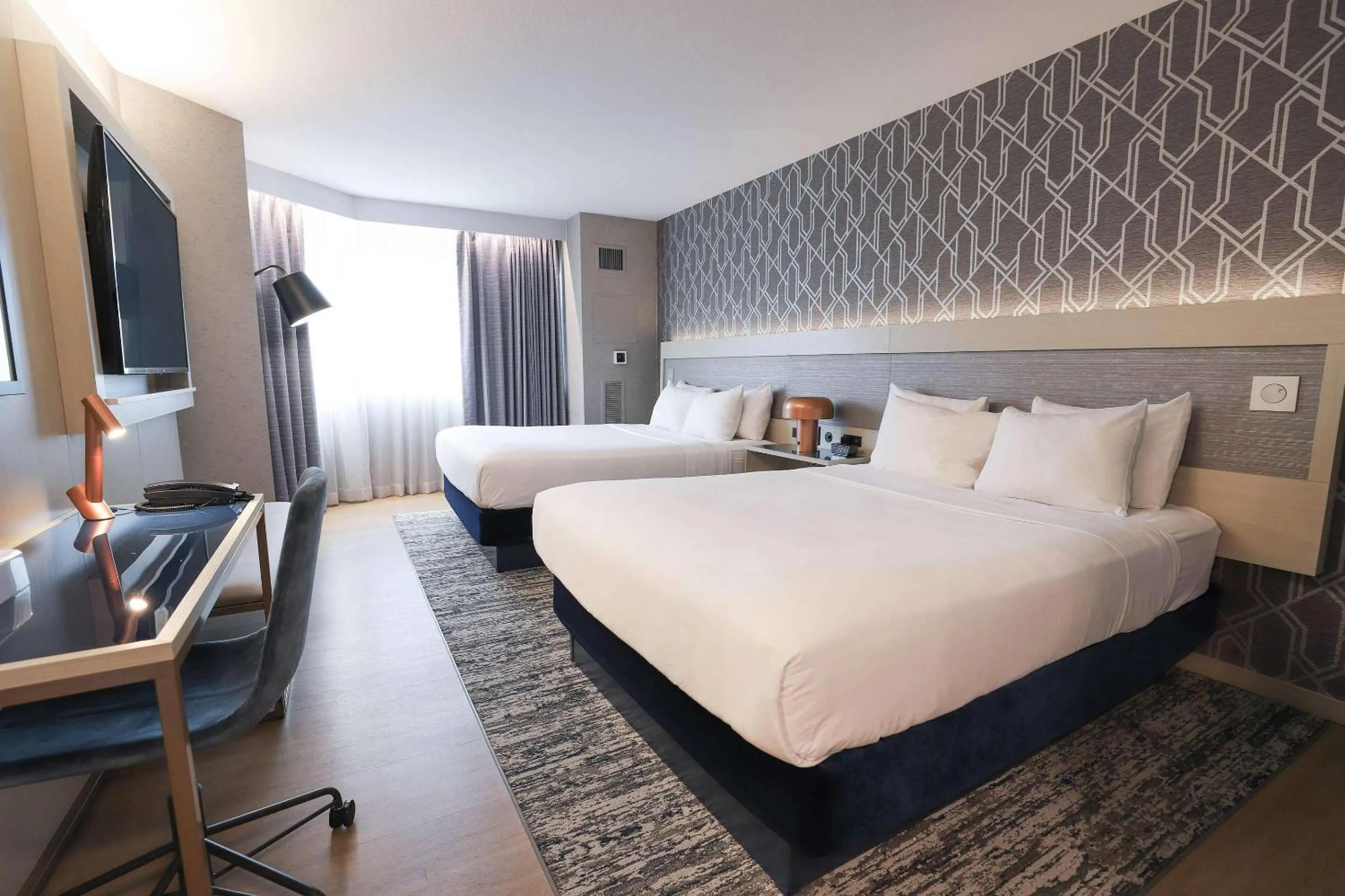 Bedroom, Bed in Radisson Plaza Hotel at Kalamazoo Center