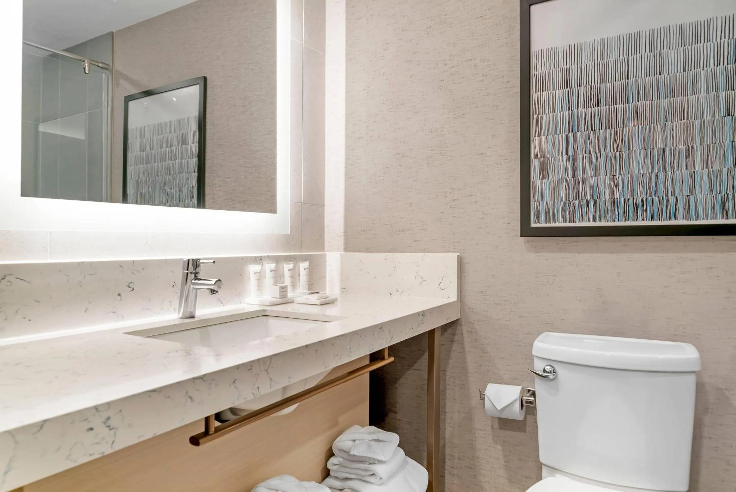 Bedroom in Radisson Plaza Hotel at Kalamazoo Center