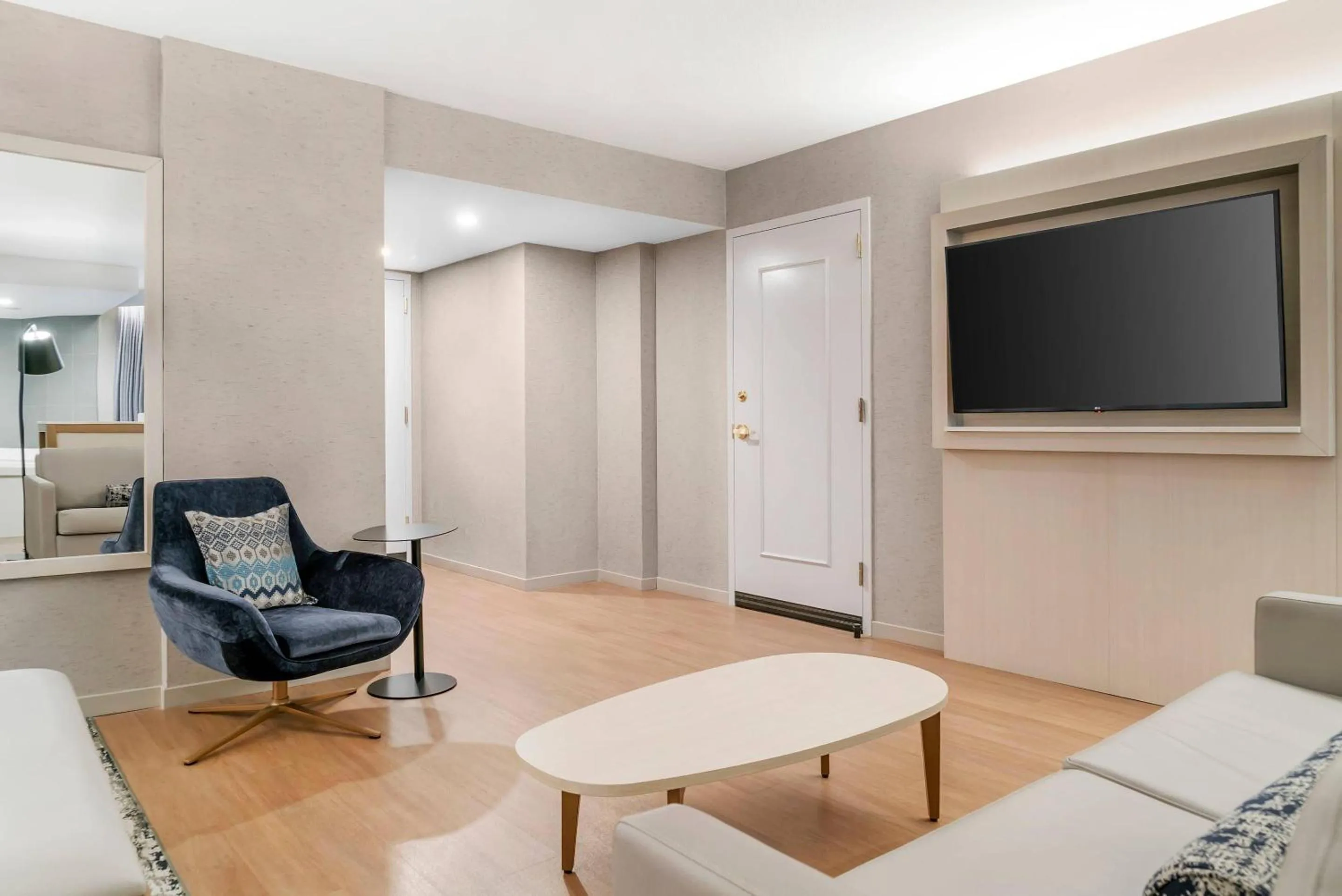 Bedroom in Radisson Plaza Hotel at Kalamazoo Center