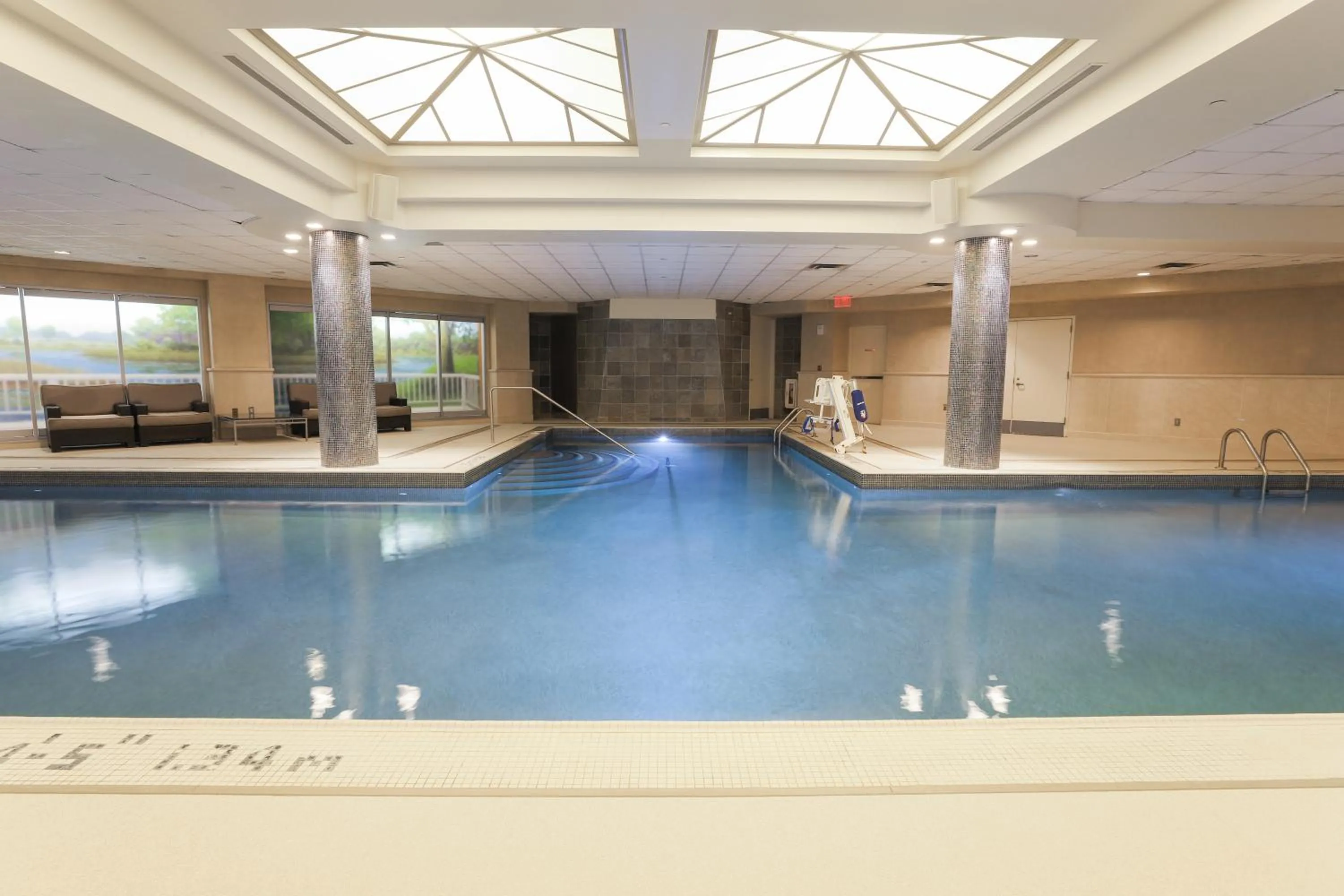 Swimming pool in Radisson Plaza Hotel at Kalamazoo Center