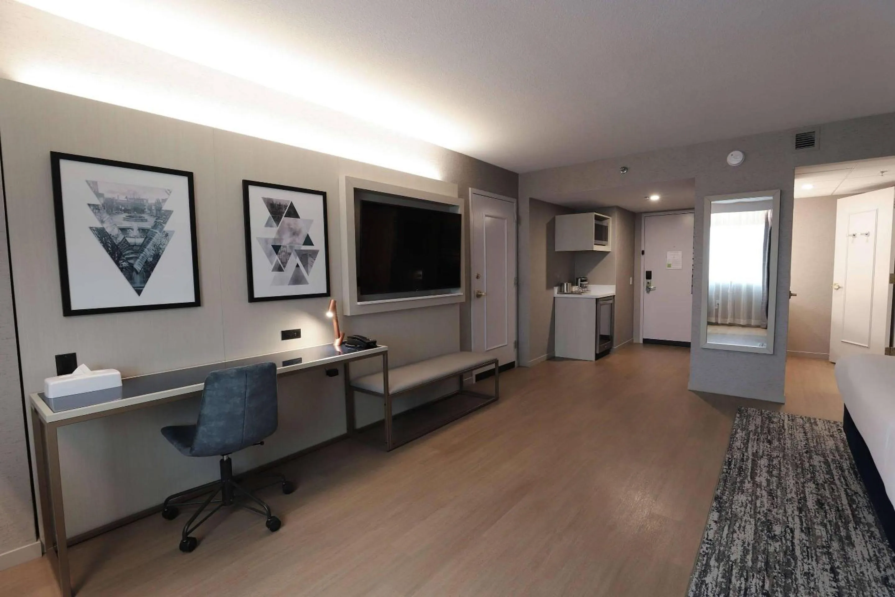 Bedroom in Radisson Plaza Hotel at Kalamazoo Center