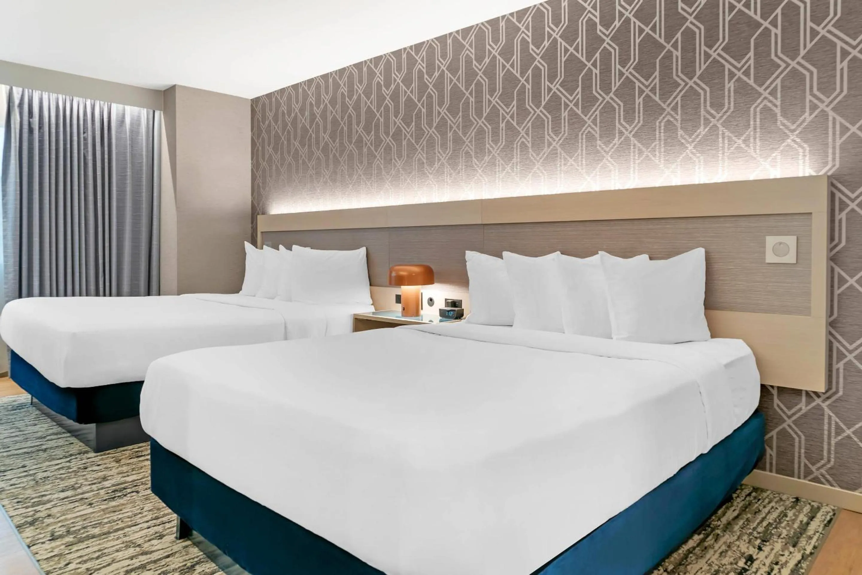 Bedroom, Bed in Radisson Plaza Hotel at Kalamazoo Center