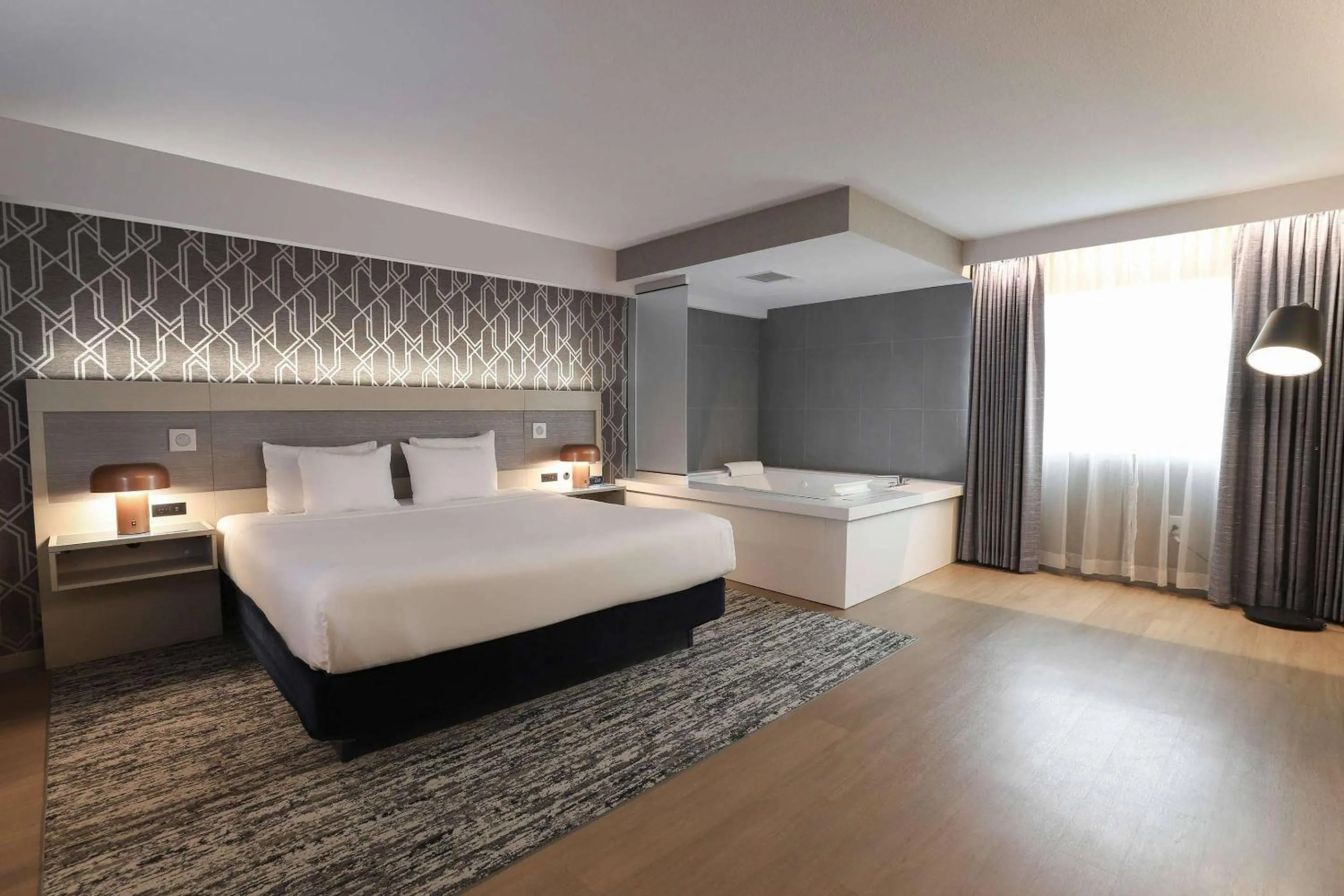 Bedroom, Bed in Radisson Plaza Hotel at Kalamazoo Center