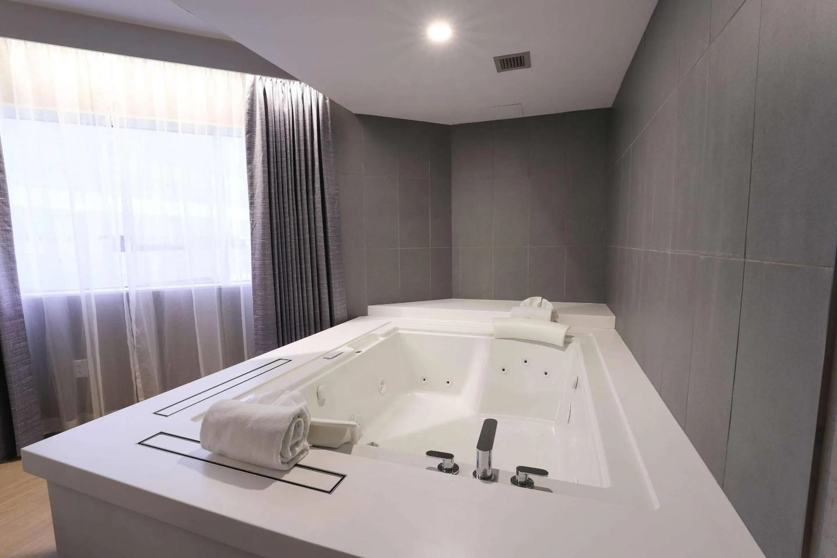 Bedroom in Radisson Plaza Hotel at Kalamazoo Center