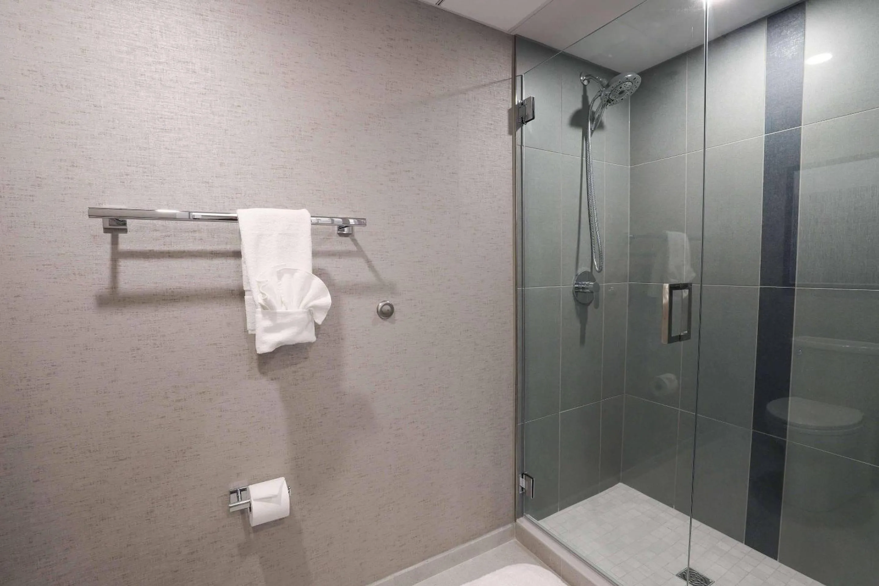 Bedroom in Radisson Plaza Hotel at Kalamazoo Center