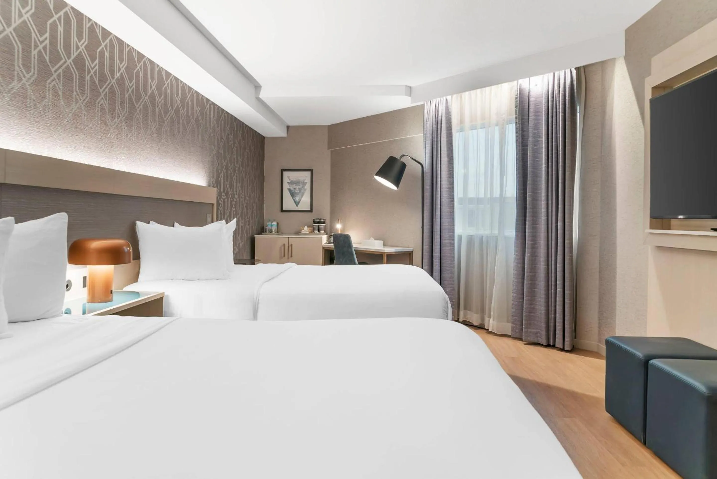 Bedroom, Bed in Radisson Plaza Hotel at Kalamazoo Center