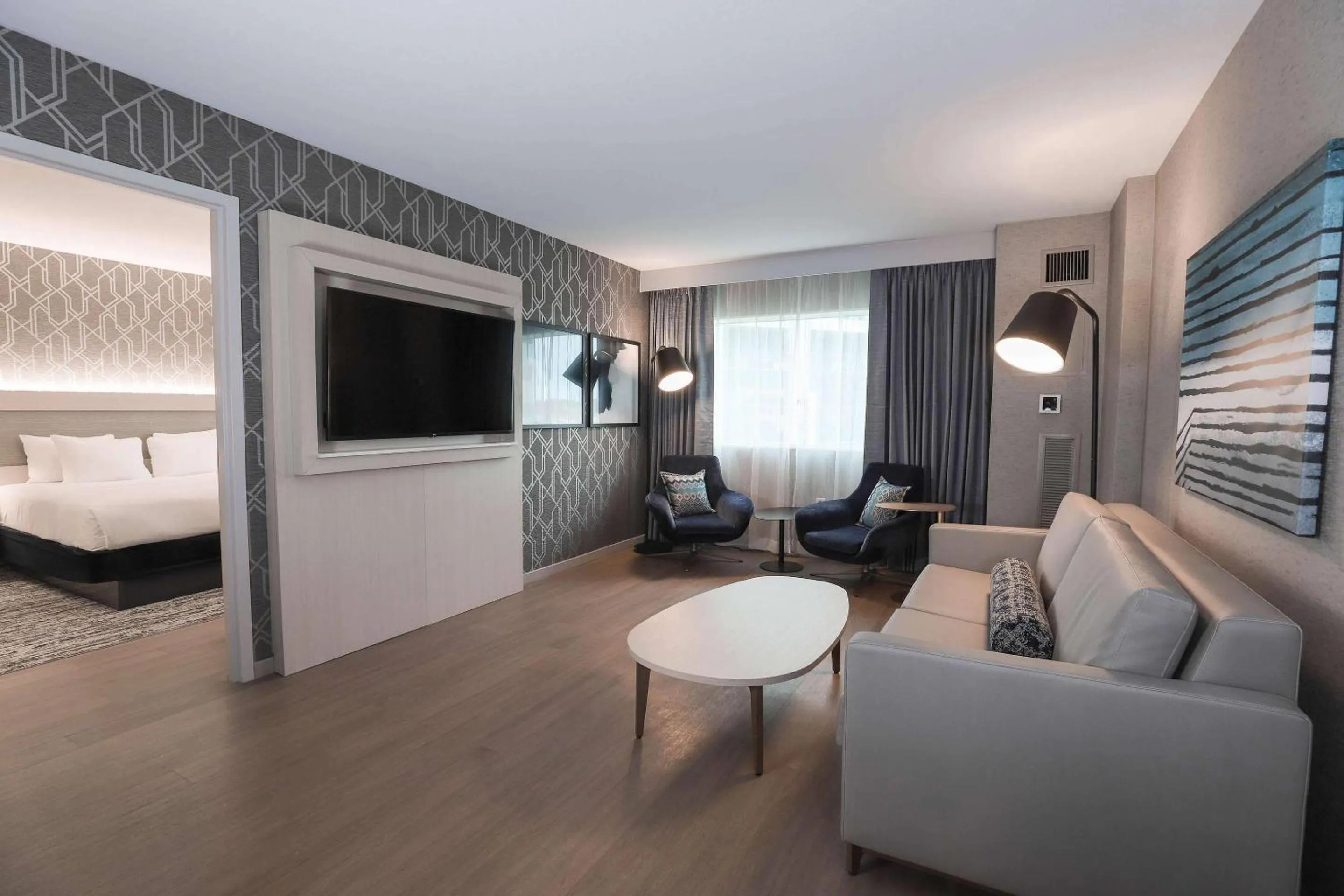 Bedroom, Bed in Radisson Plaza Hotel at Kalamazoo Center