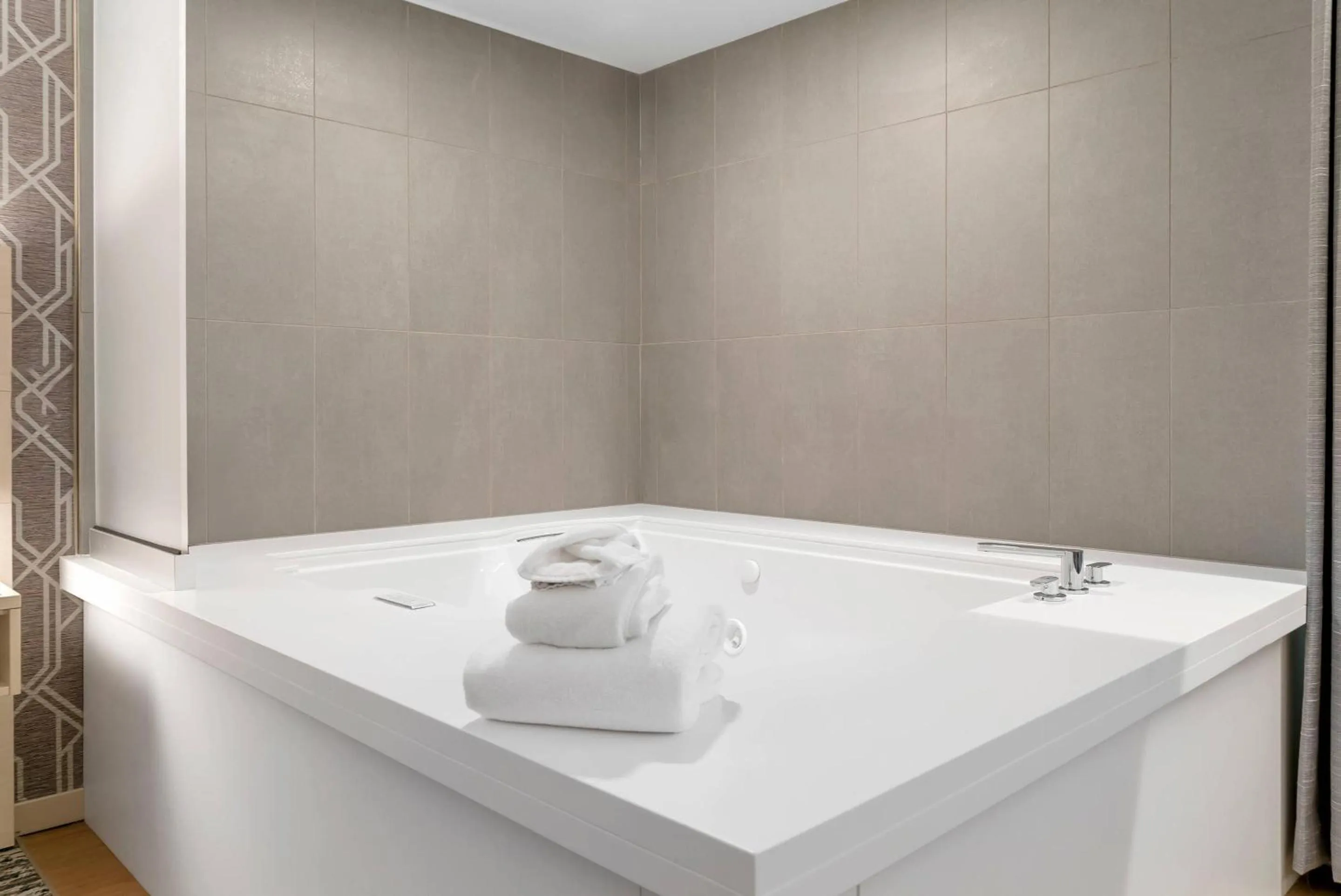 Bedroom in Radisson Plaza Hotel at Kalamazoo Center