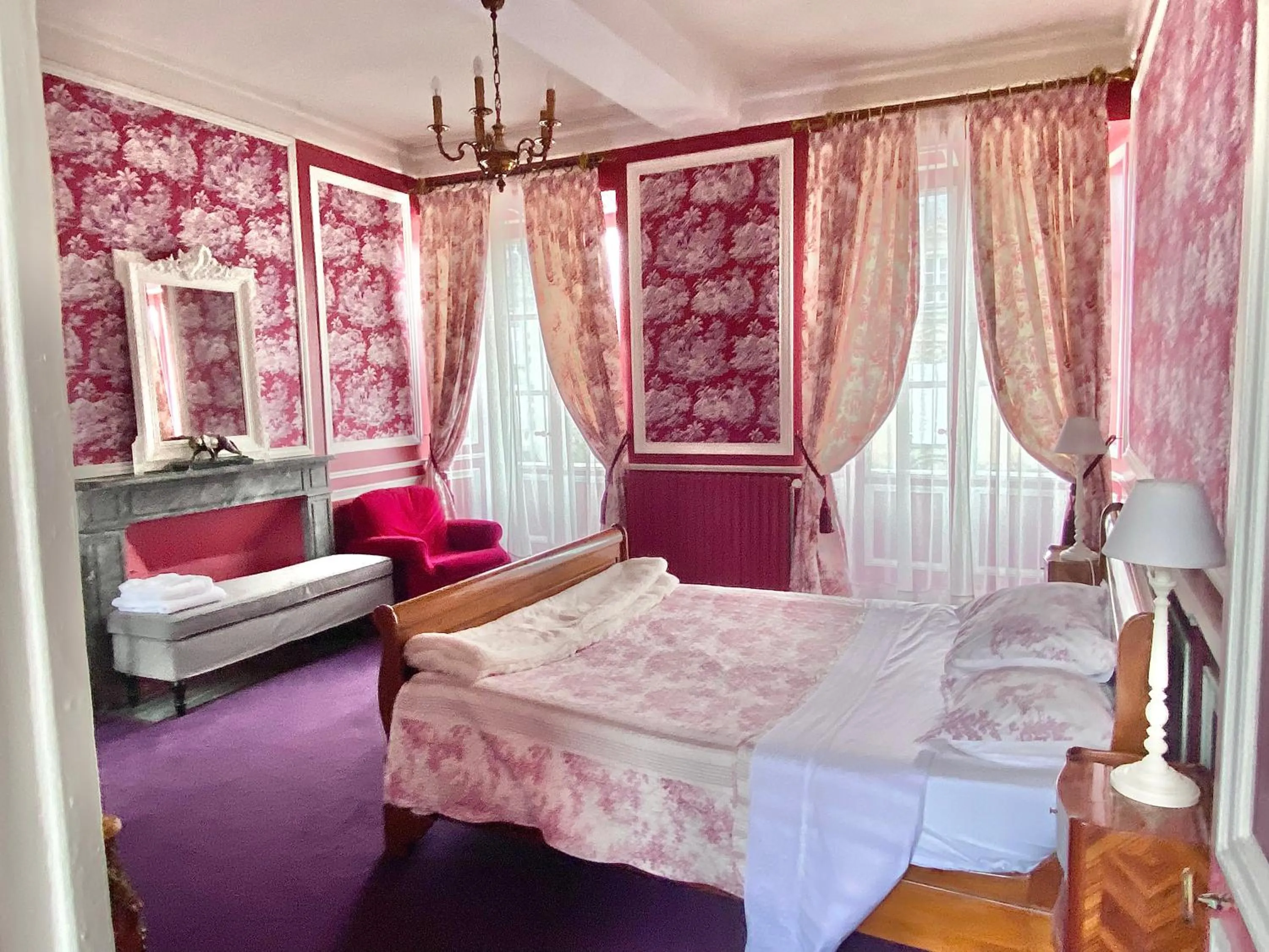 Photo of the whole room, Bed in L'Hotel de Hercé Chambre d'Hote