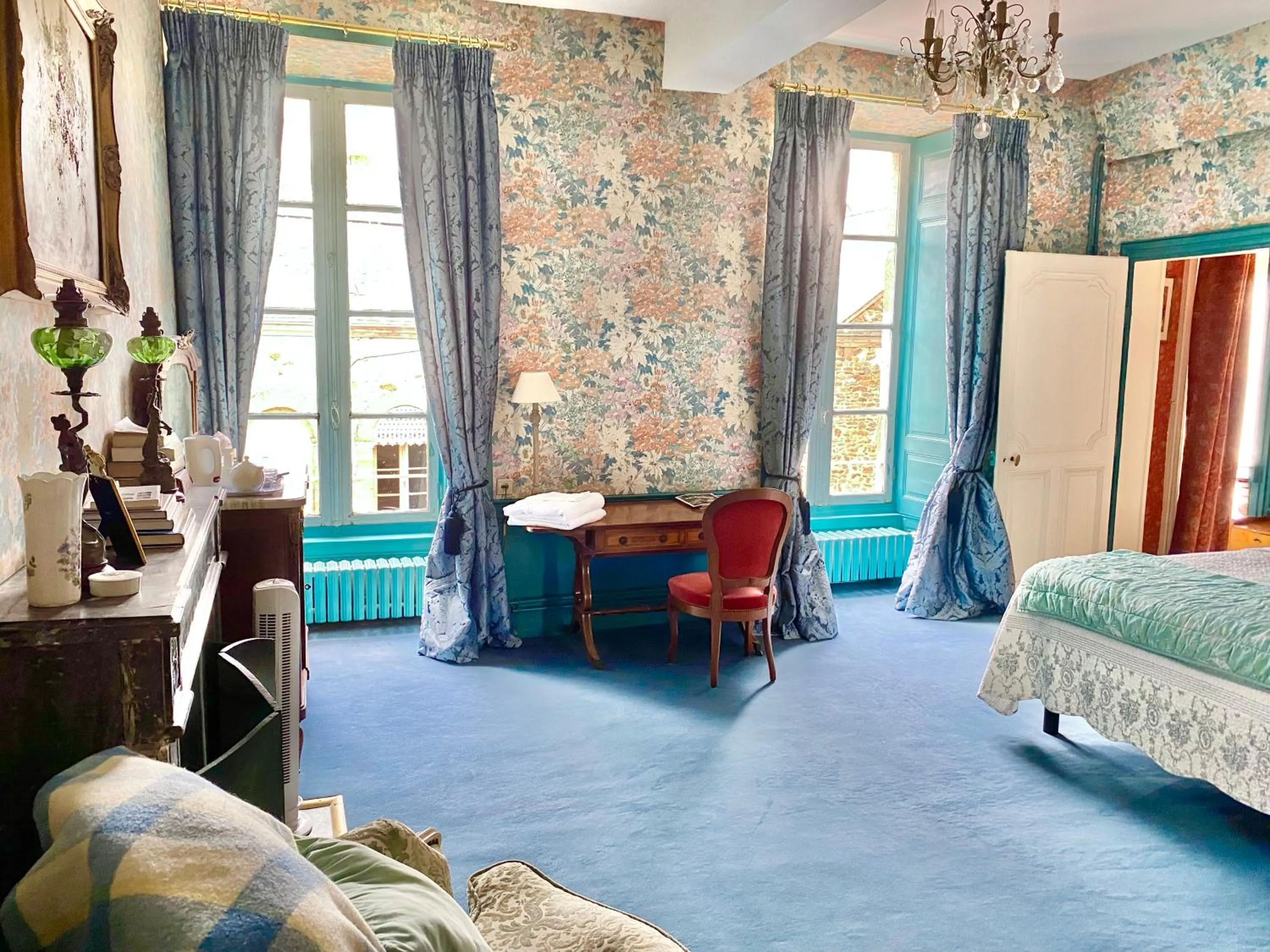 Photo of the whole room, Bed in L'Hotel de Hercé Chambre d'Hote