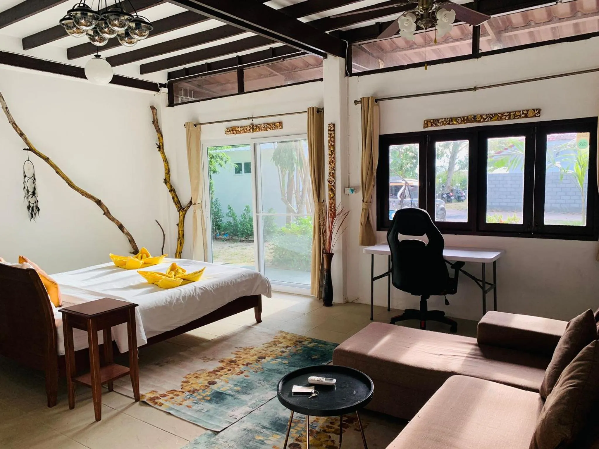 Living room, Bed in The Summer House Samui