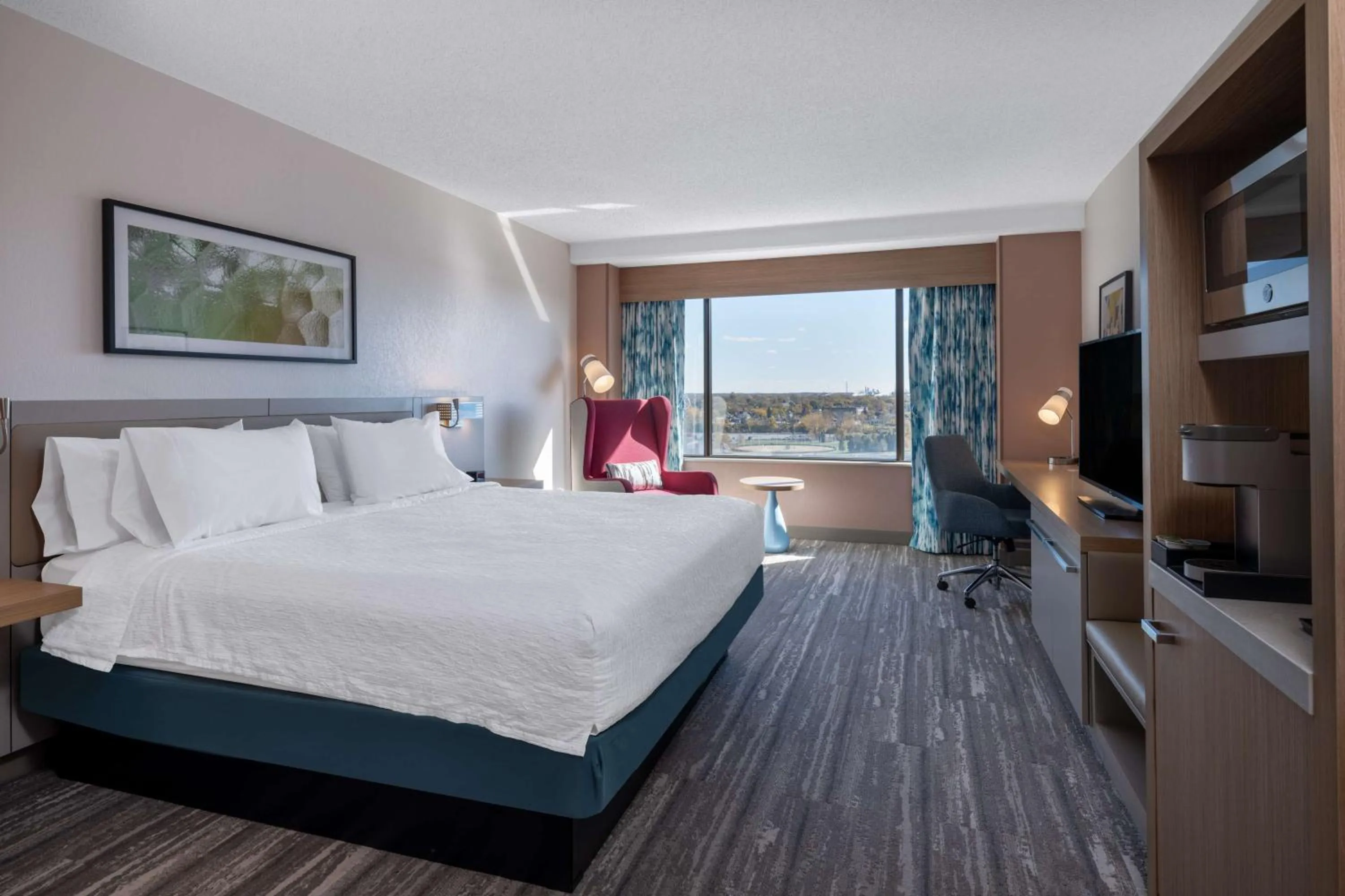 Bed in Hilton Garden Inn Toledo Downtown