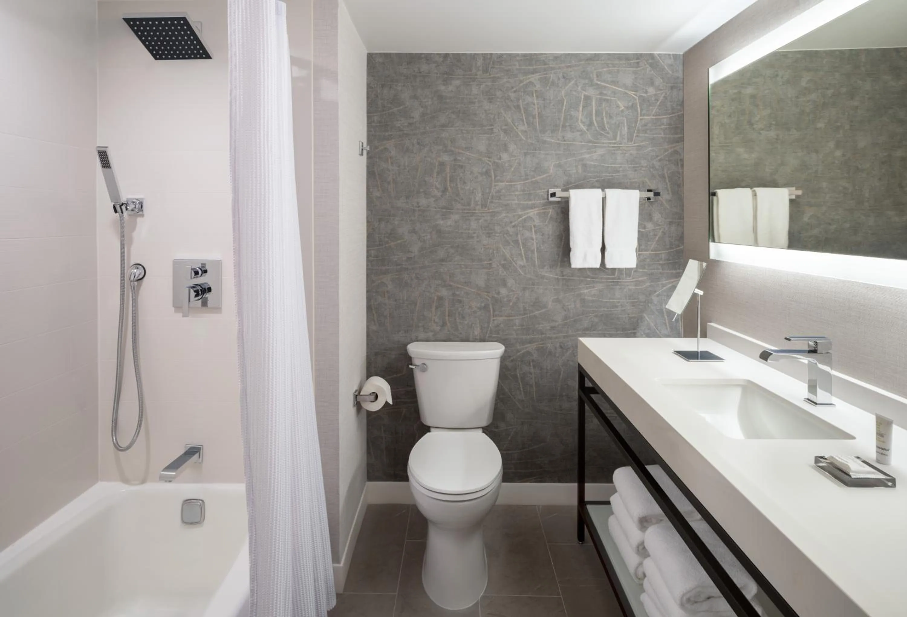 Shower in Marriott Jacksonville Downtown