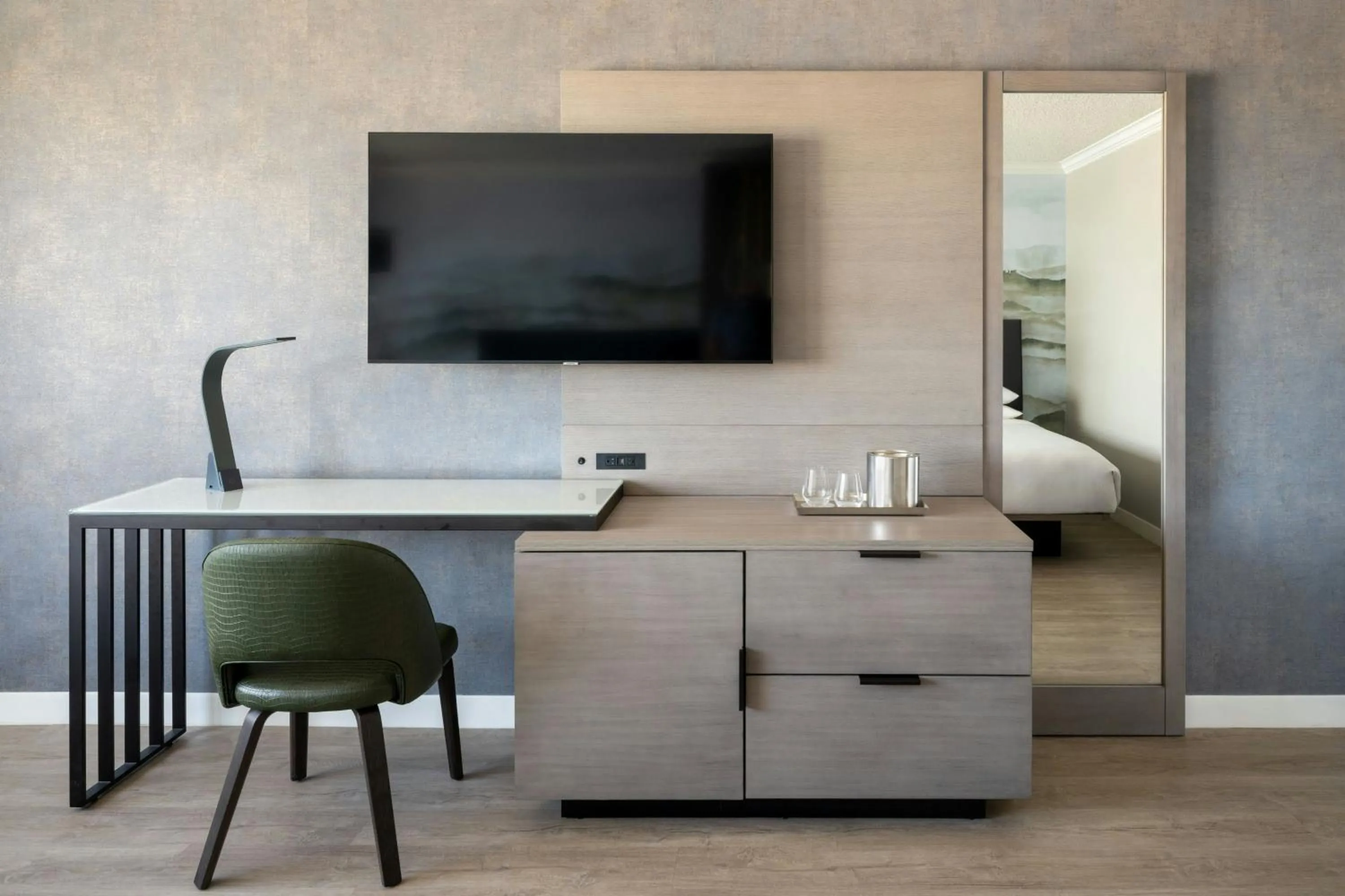 Photo of the whole room, Bed in Marriott Jacksonville Downtown