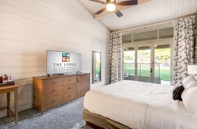 Bed in Lodge of Four Seasons Golf Resort, Marina & Spa